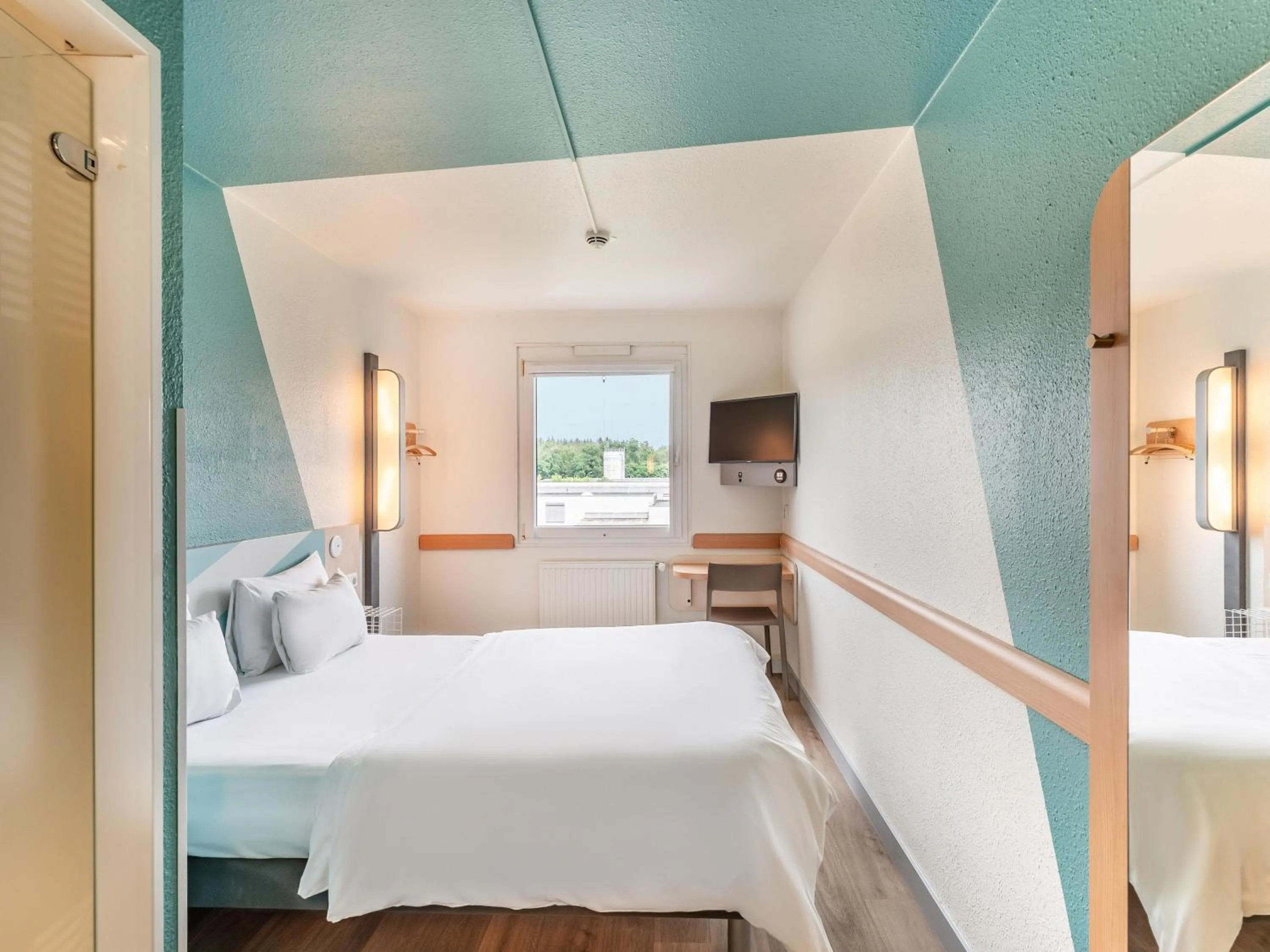 Photo of the whole room, Bed in ibis budget Freiburg Sued