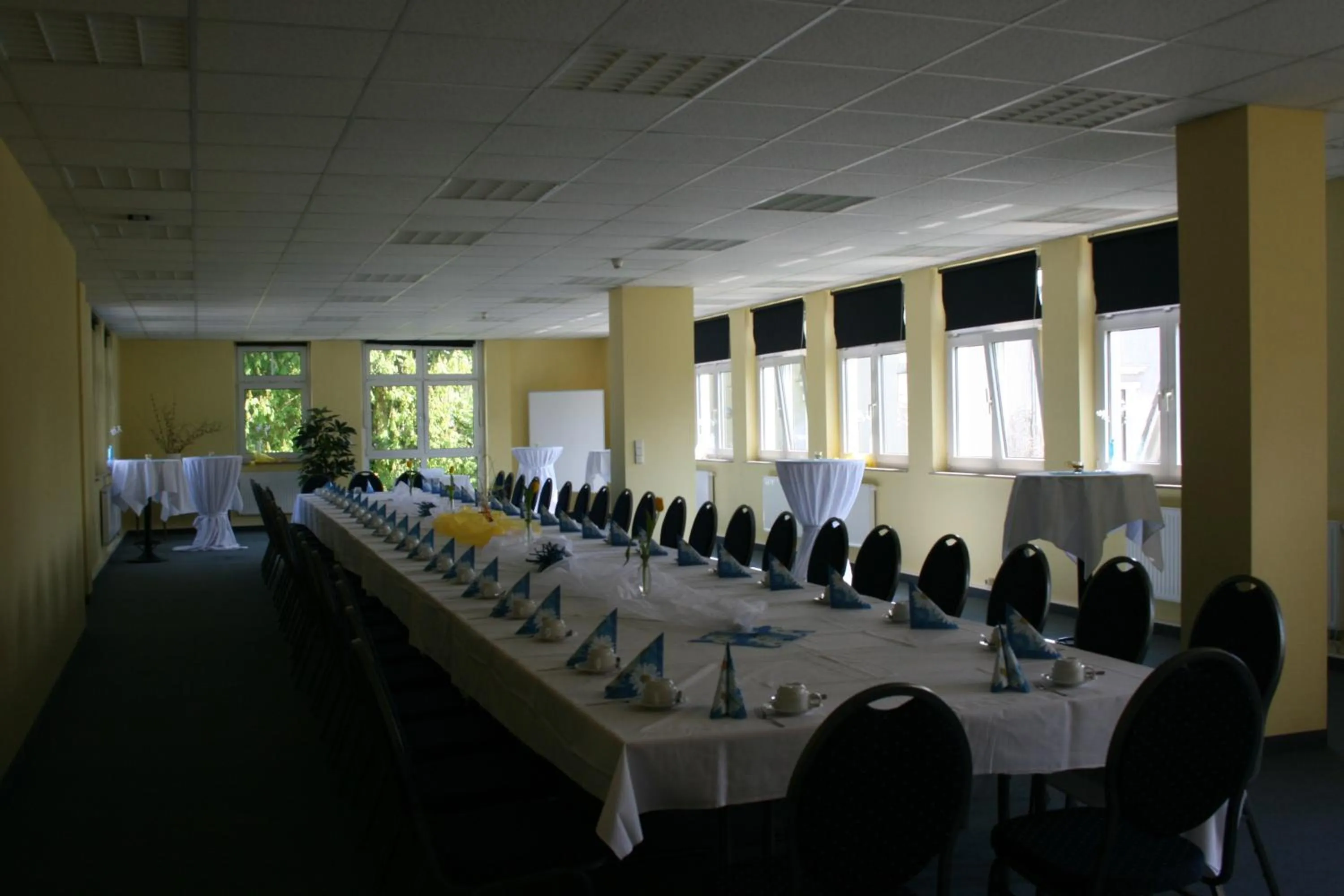 Restaurant/places to eat in Atrium Hotel