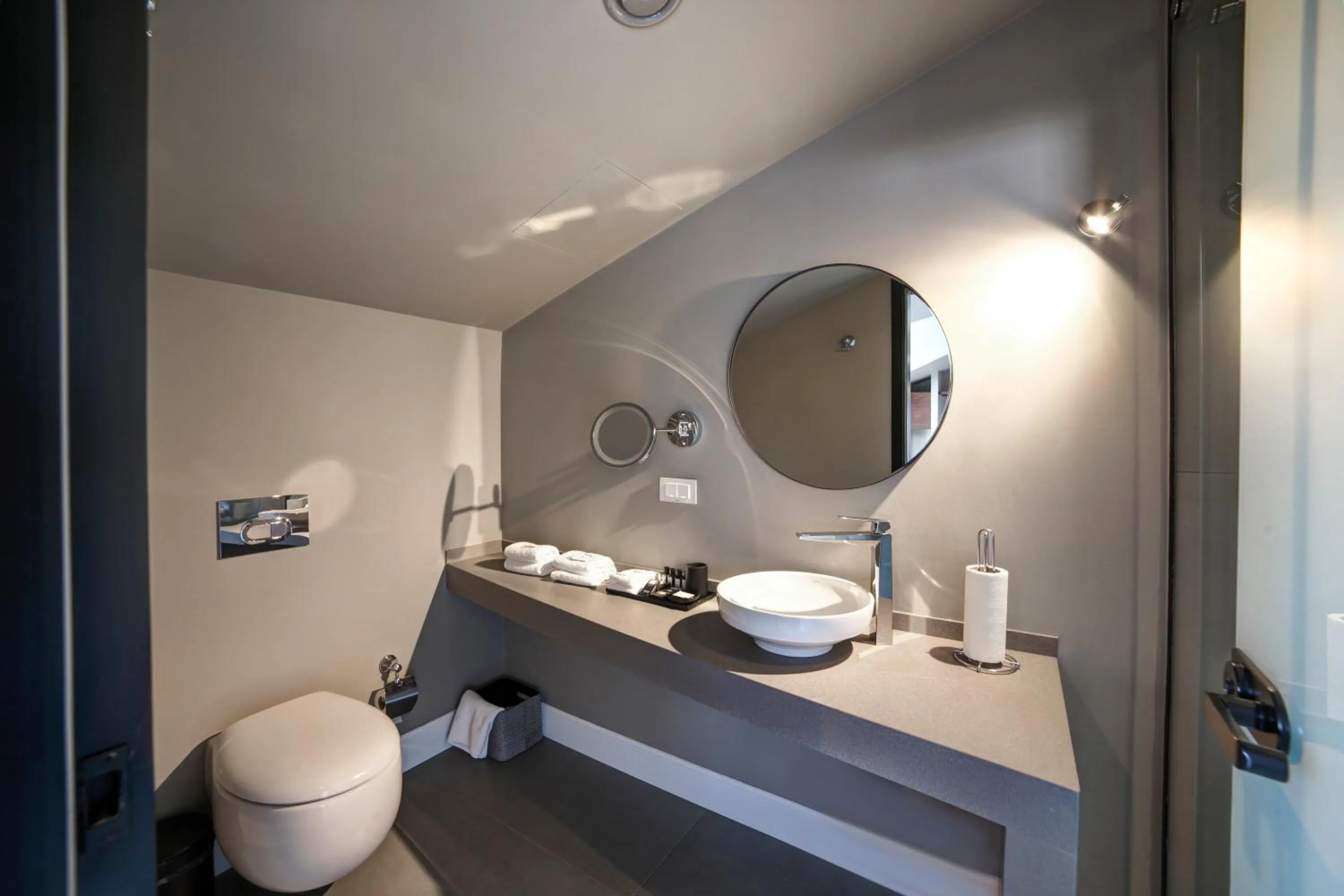 Toilet in 39 Kalamış Marina Hotel & Restaurant