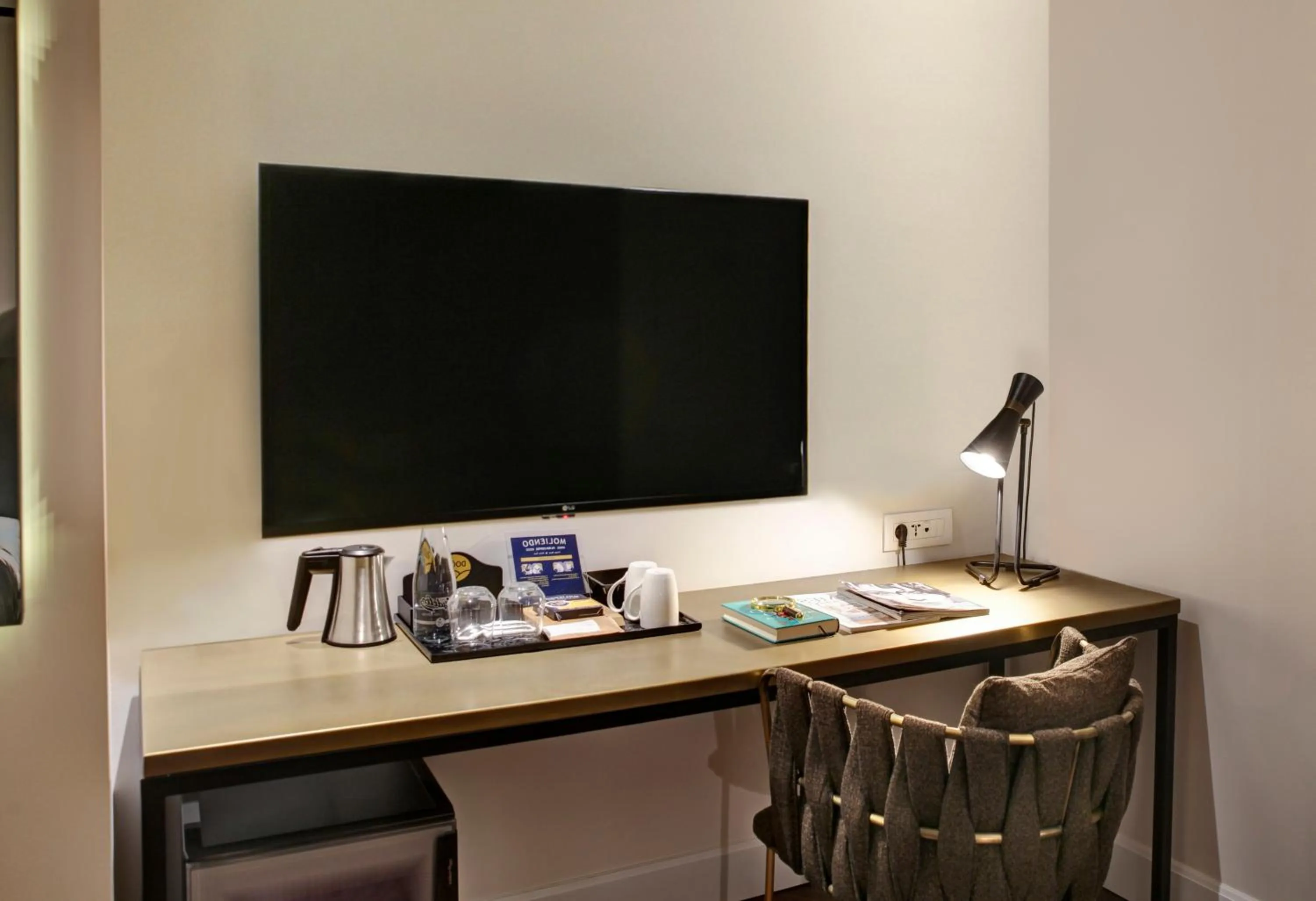 TV and multimedia in 39 Kalamış Marina Hotel & Restaurant