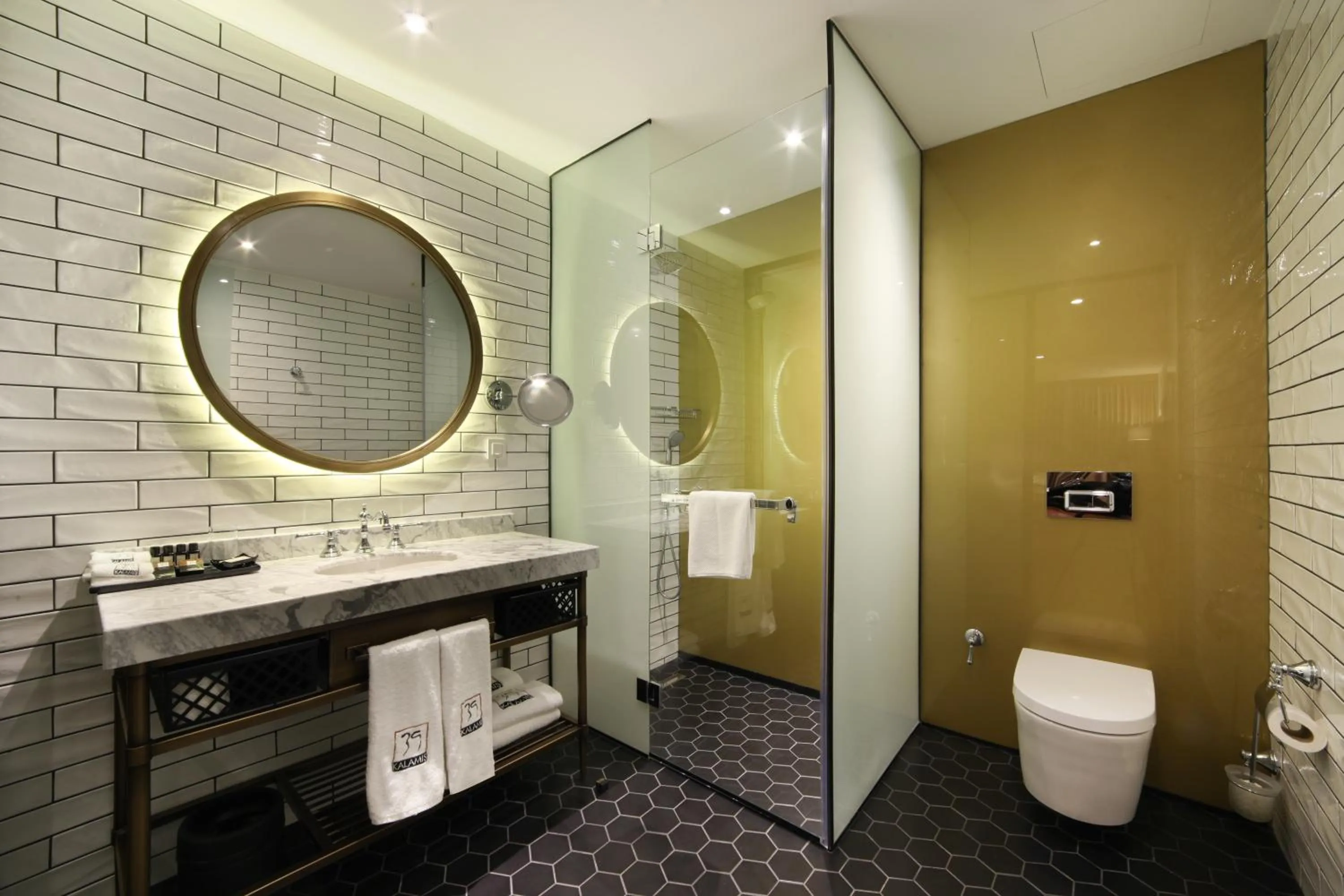 Shower in 39 Kalamış Marina Hotel & Restaurant