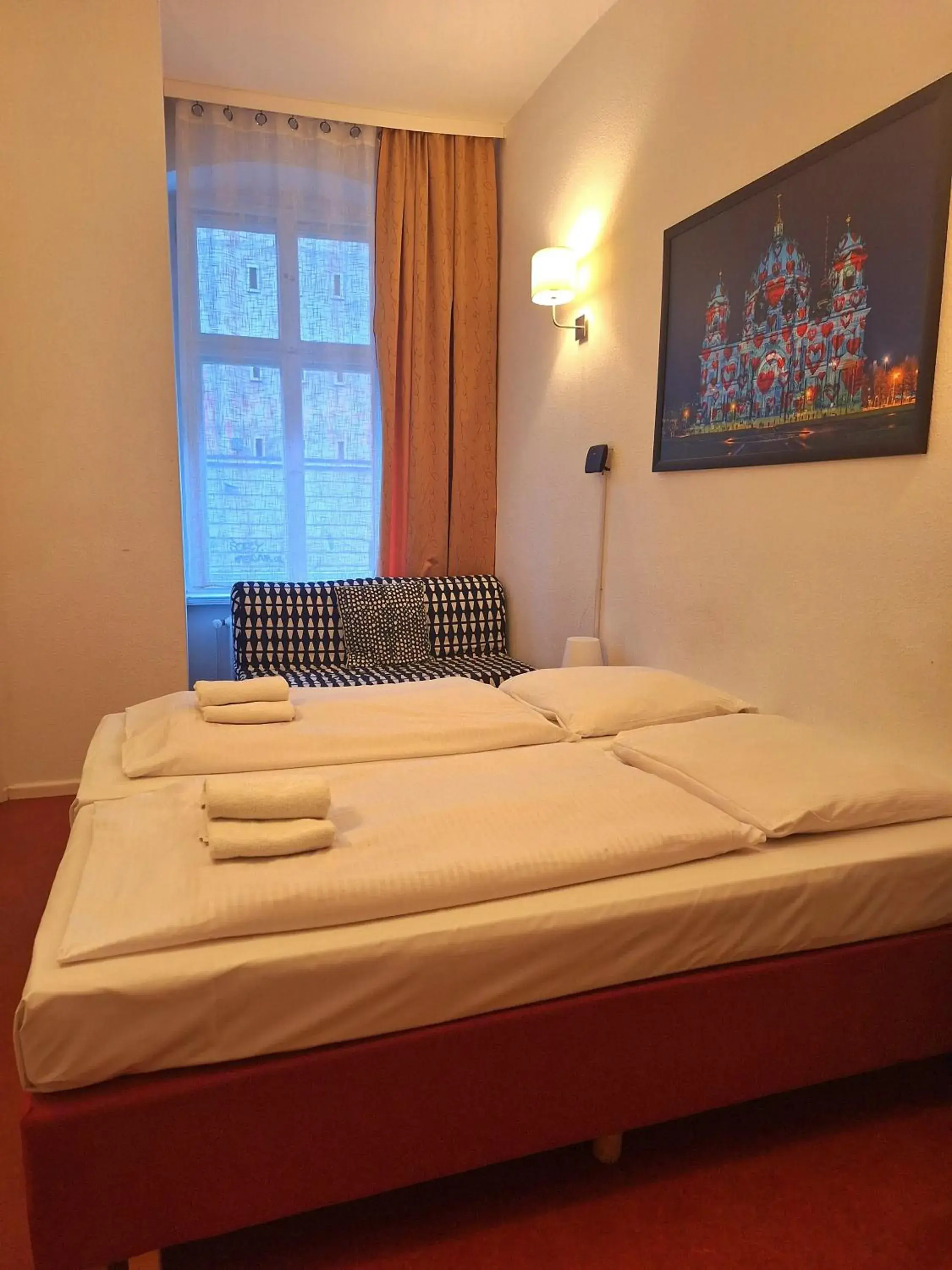 Twin Room in Hotel Amelie Berlin Twin Room in Hotel Amelie Berlin