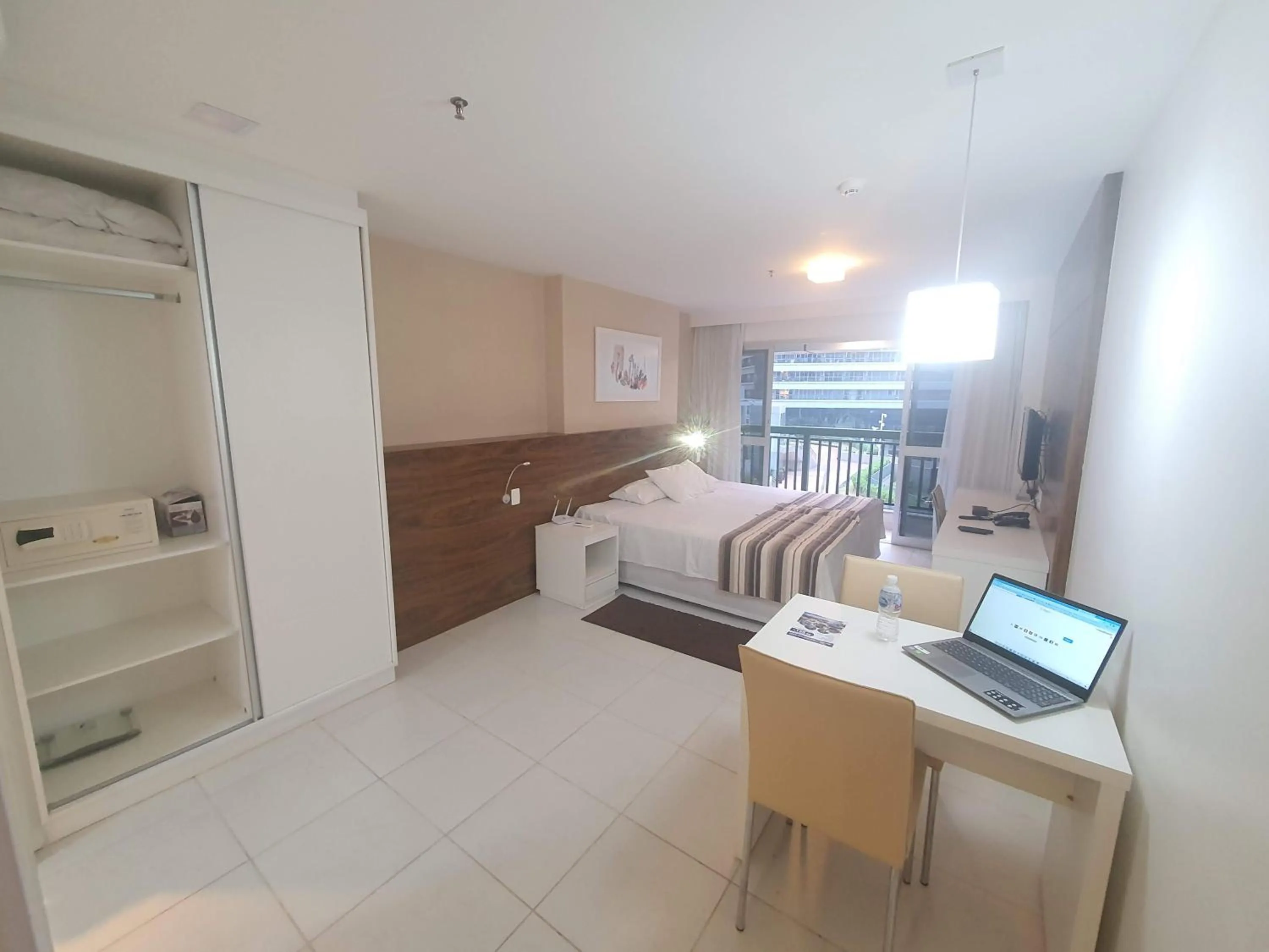 Bedroom, Bed in Flat Vision Executivo Premium By Rei dos Flats