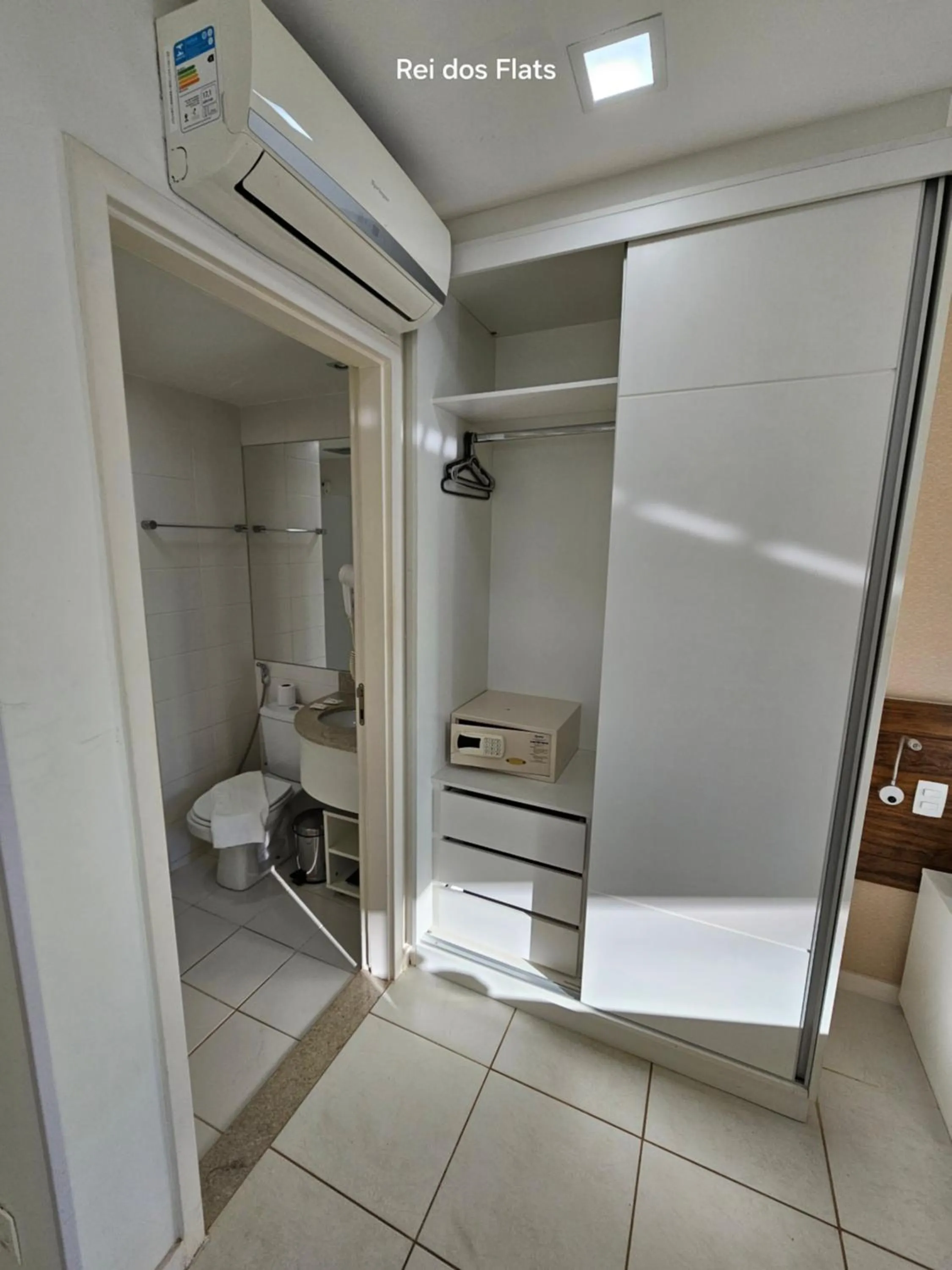 Bathroom in Flat Vision Executivo Premium By Rei dos Flats