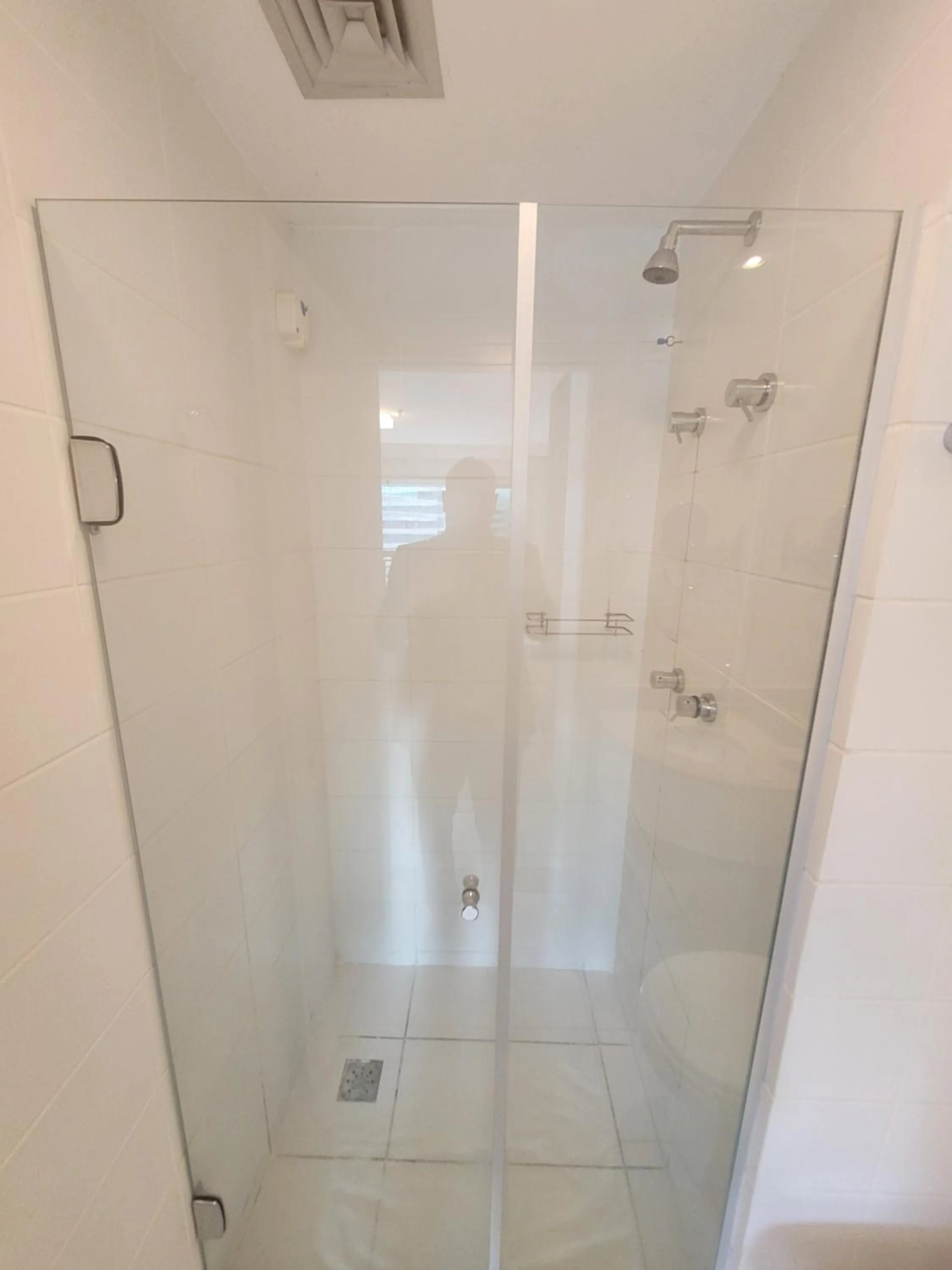 Bathroom in Flat Vision Executivo Premium By Rei dos Flats