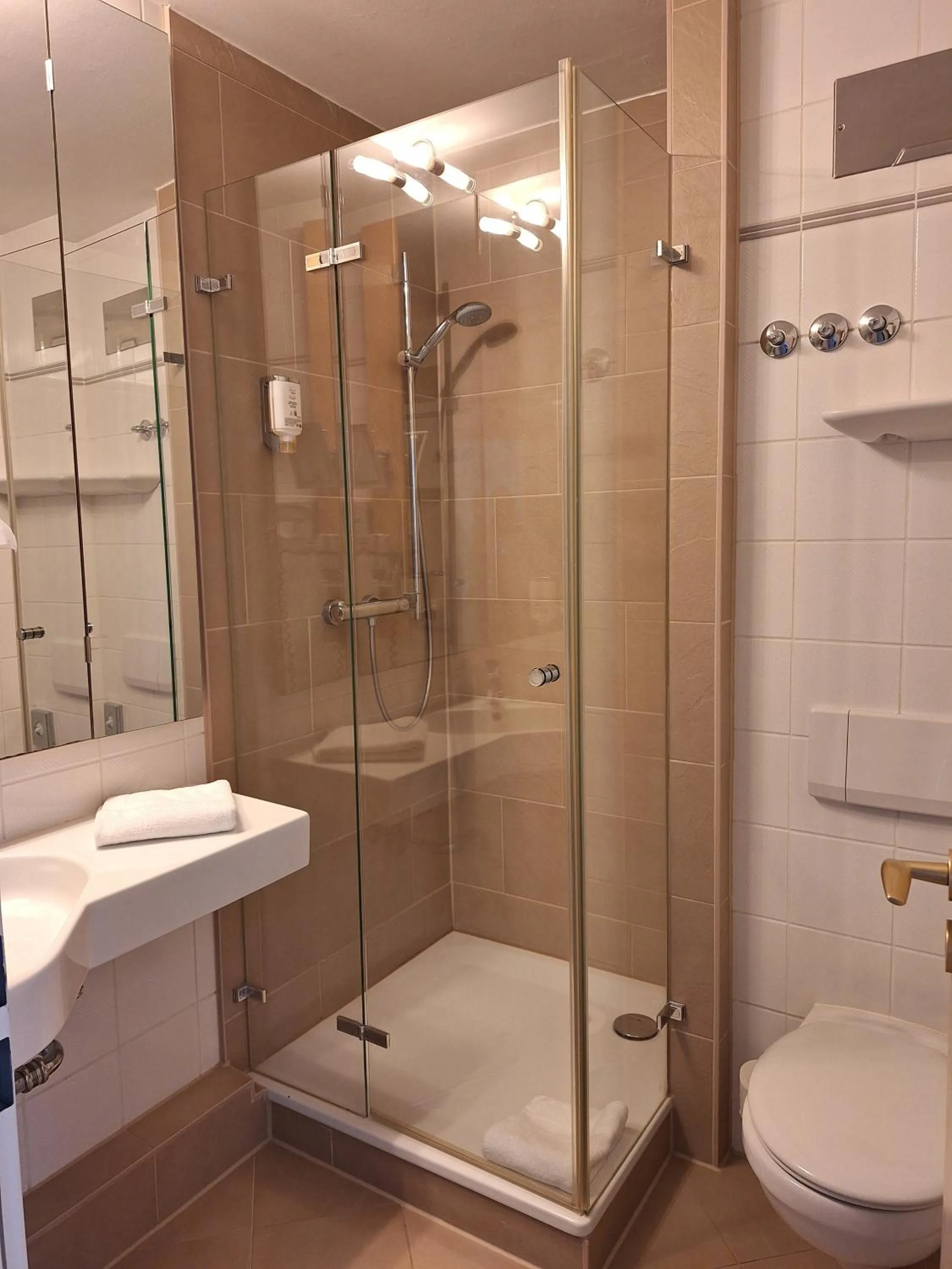 Shower in Upstalsboom Parkhotel