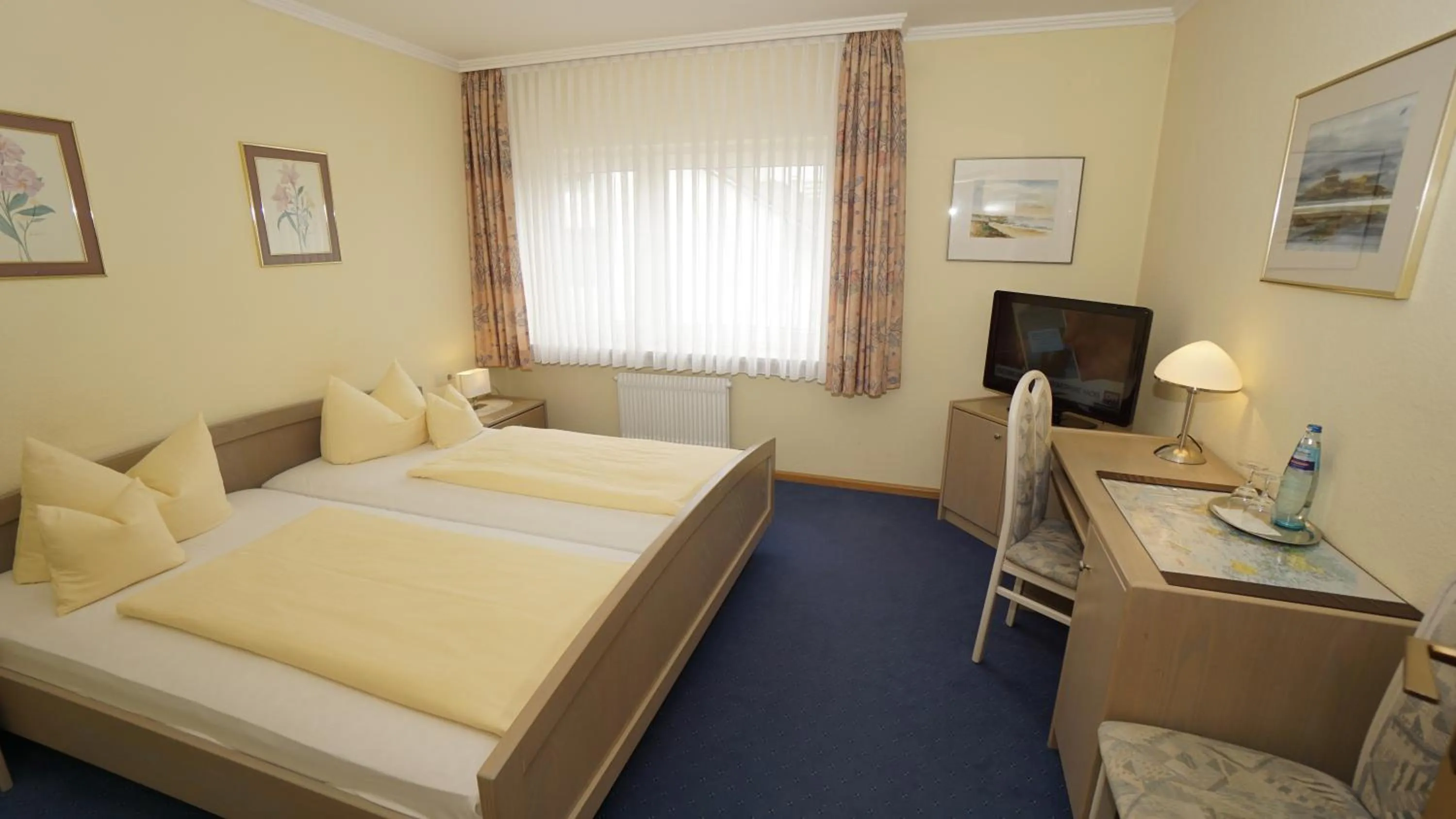 Photo of the whole room, Bed in Hotel Anika