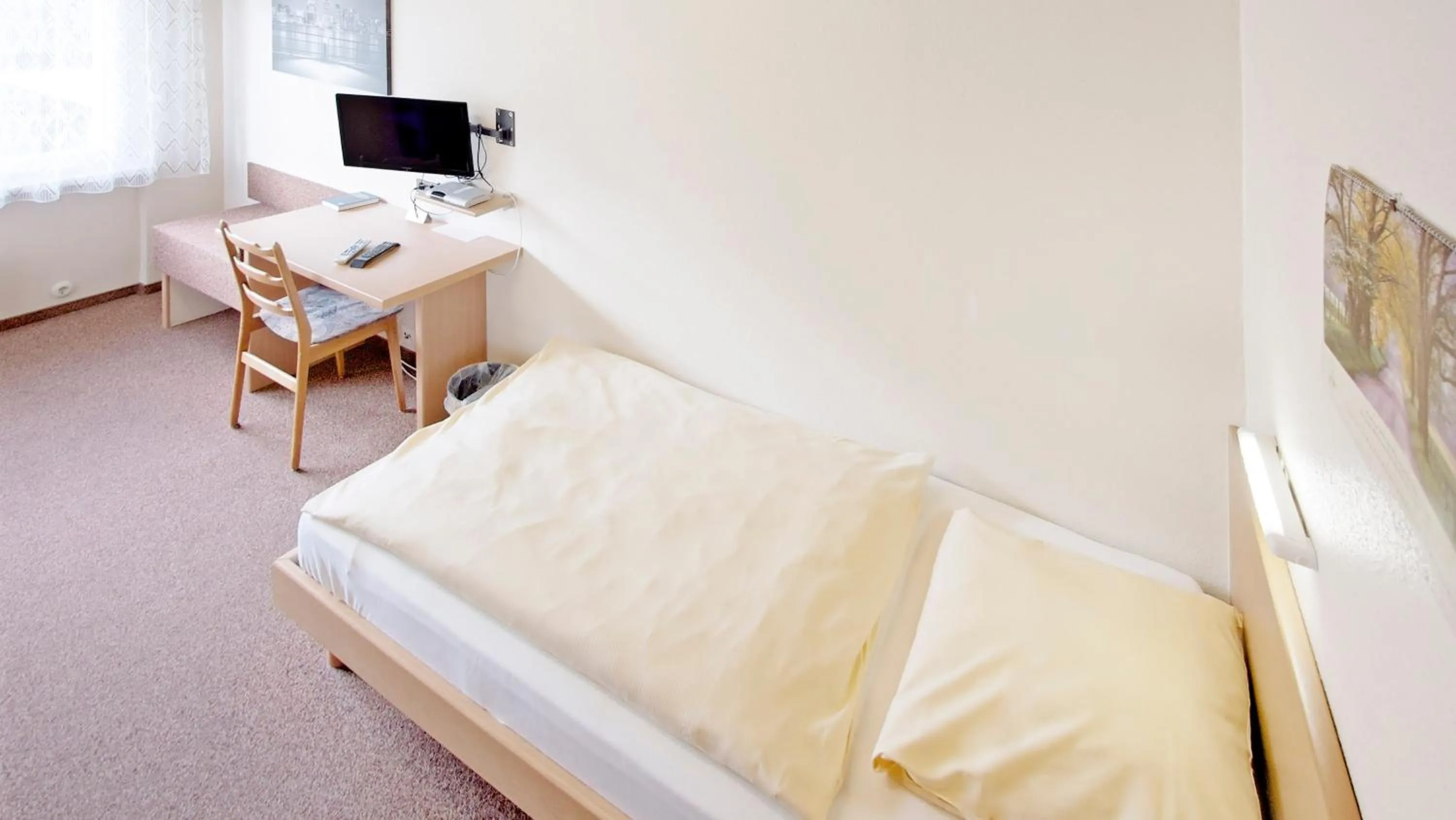 Bedroom, Bed in Hotel Victoria