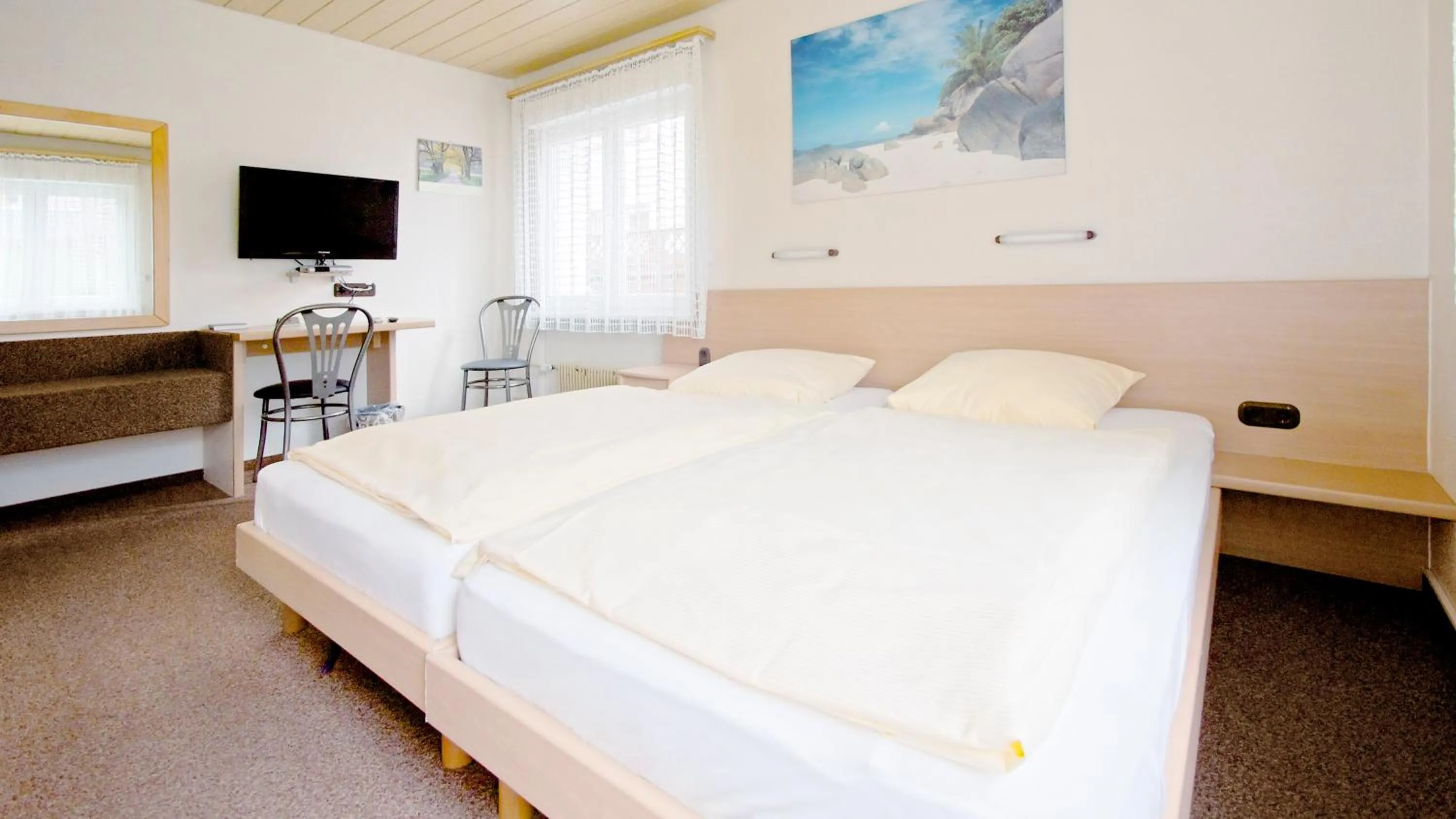 Bedroom, Bed in Hotel Victoria