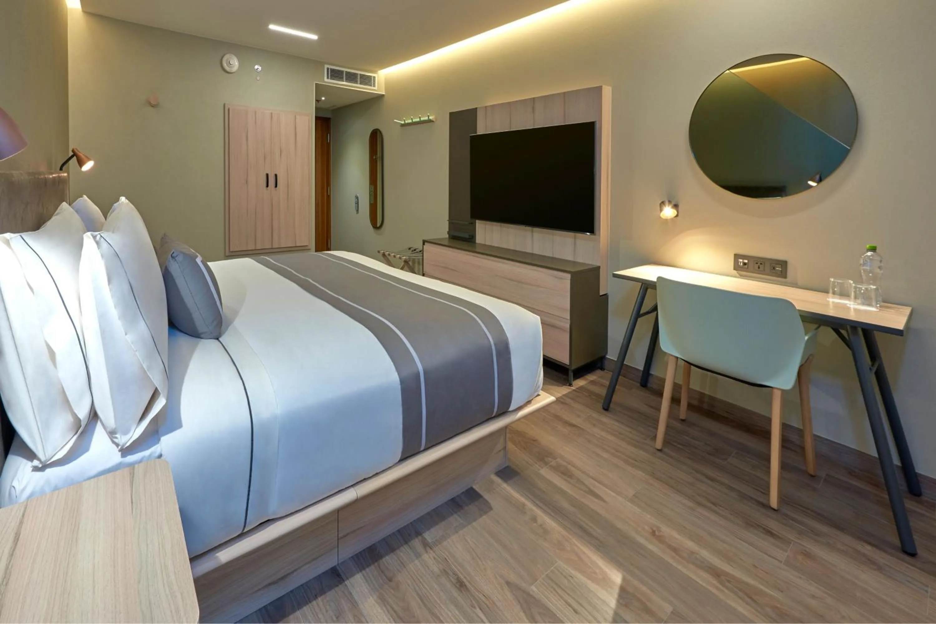 Photo of the whole room, Bed in City Express Plus by Marriott Guadalajara Providencia