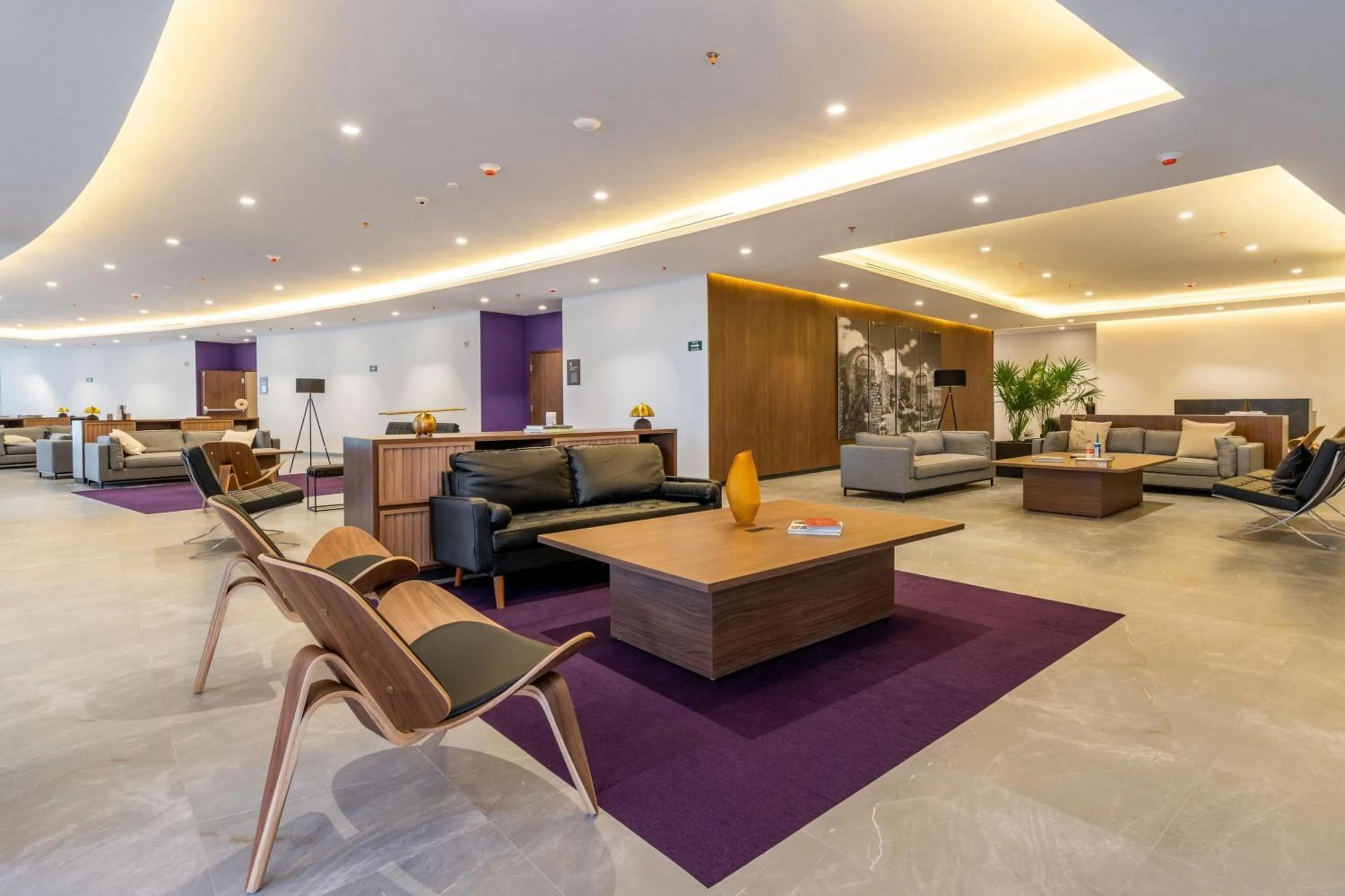 Lobby or reception in City Express Plus by Marriott San Luis Potosi