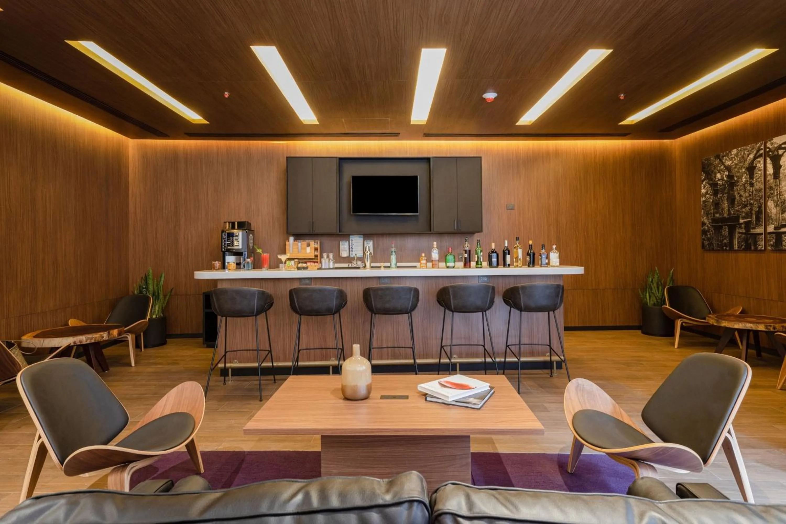 Lounge or bar in City Express Plus by Marriott San Luis Potosi