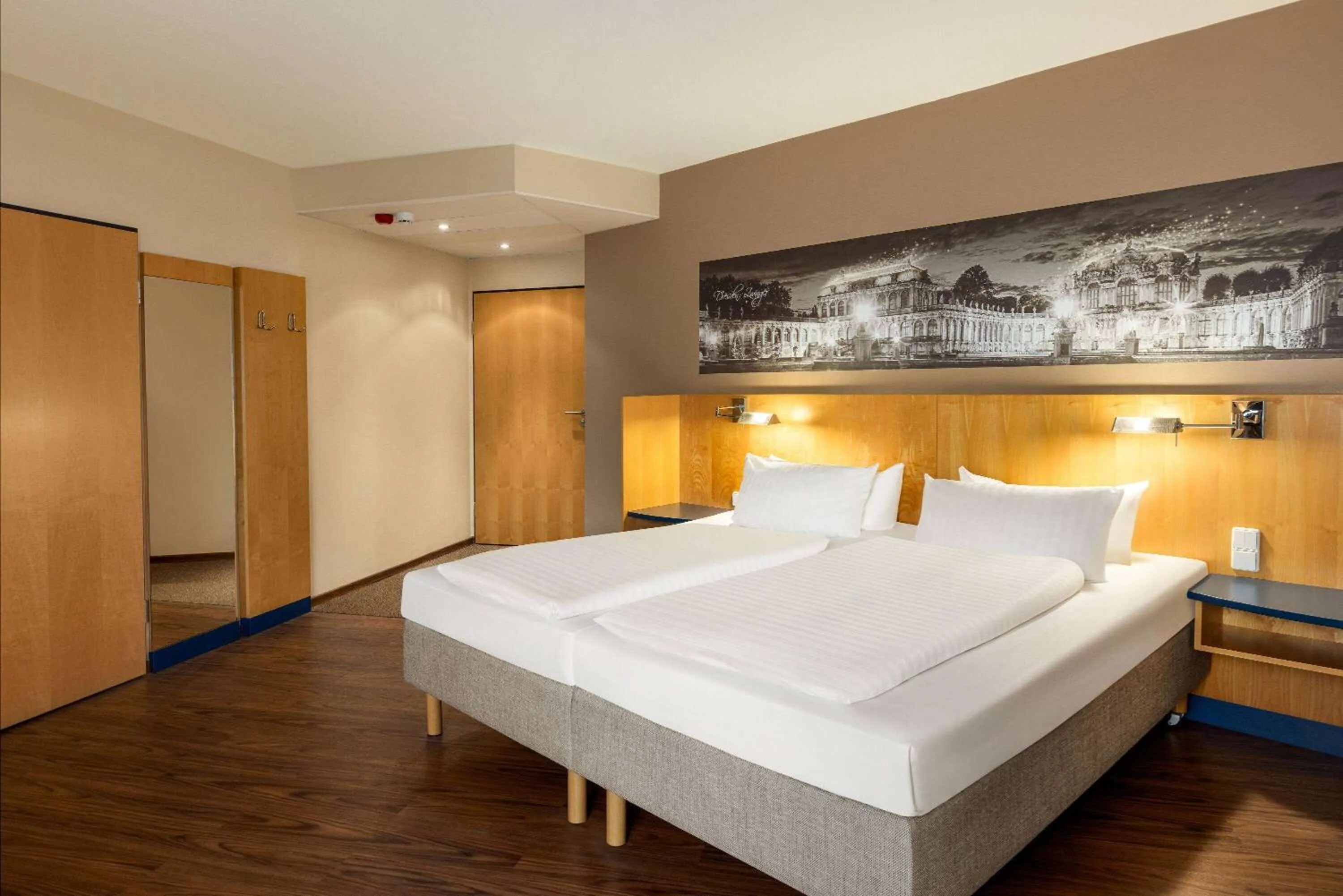 Photo of the whole room, Bed in Amedia Dresden Elbpromenade, Trademark Collection by Wyndham