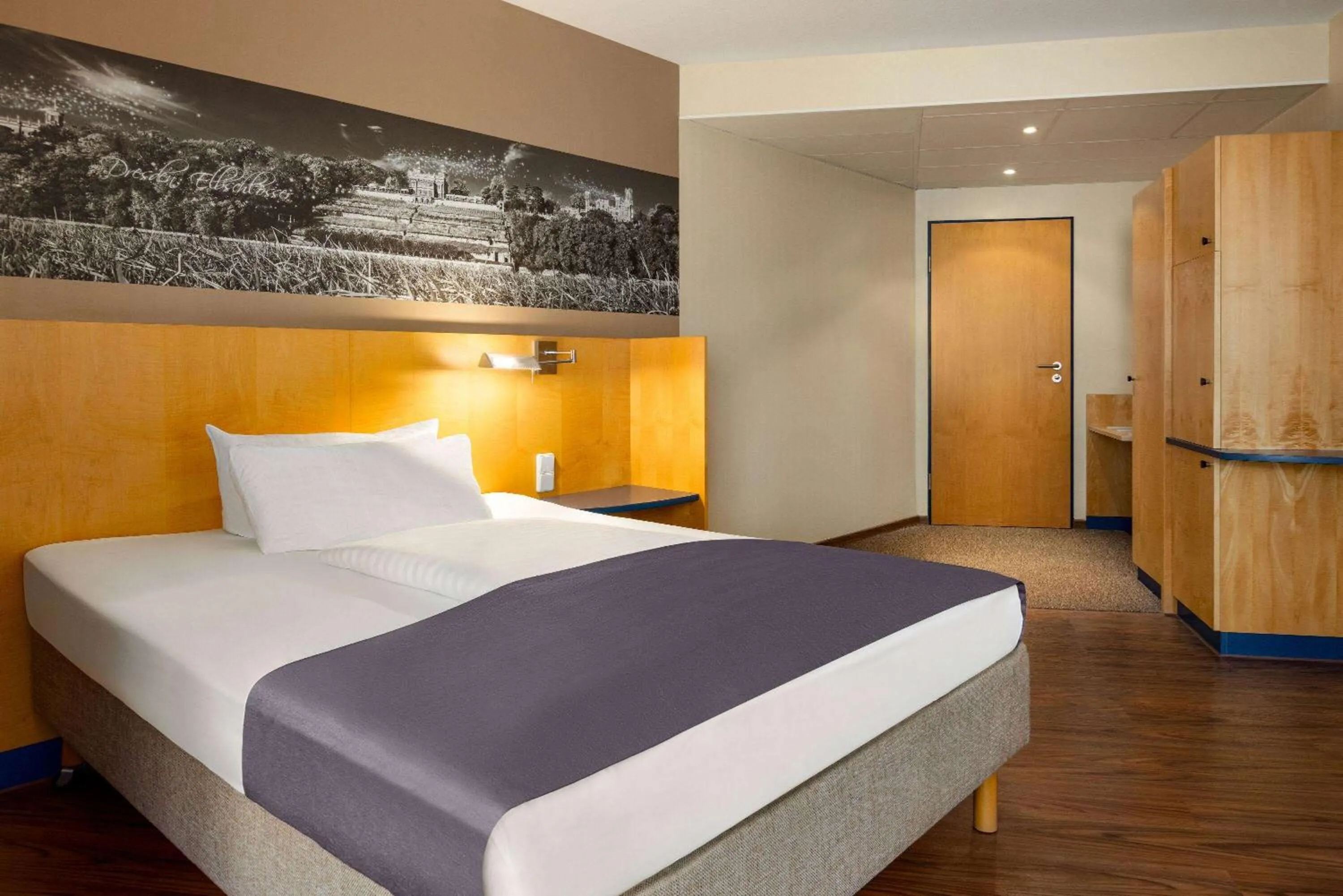 Photo of the whole room, Bed in Amedia Dresden Elbpromenade, Trademark Collection by Wyndham