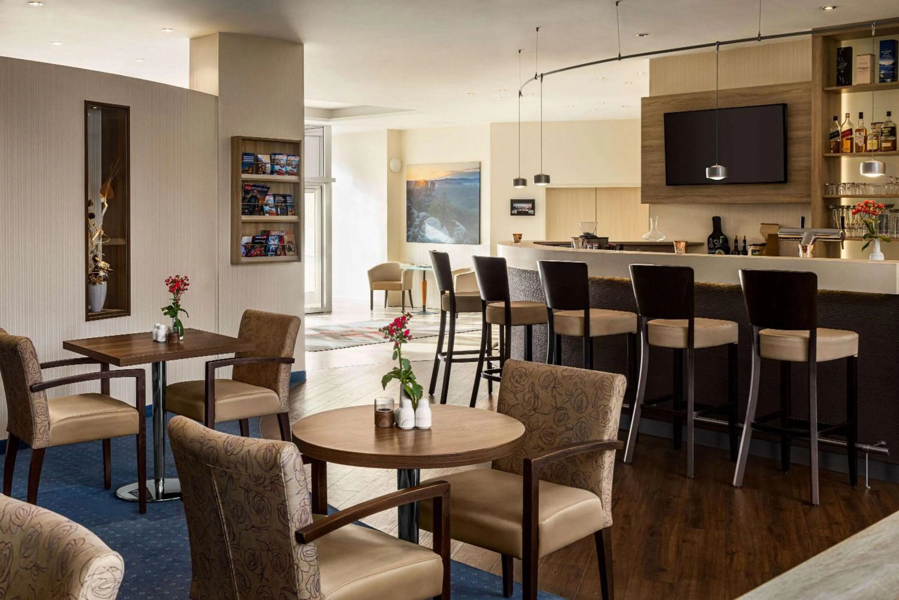 Lounge or bar in Amedia Dresden Elbpromenade, Trademark Collection by Wyndham