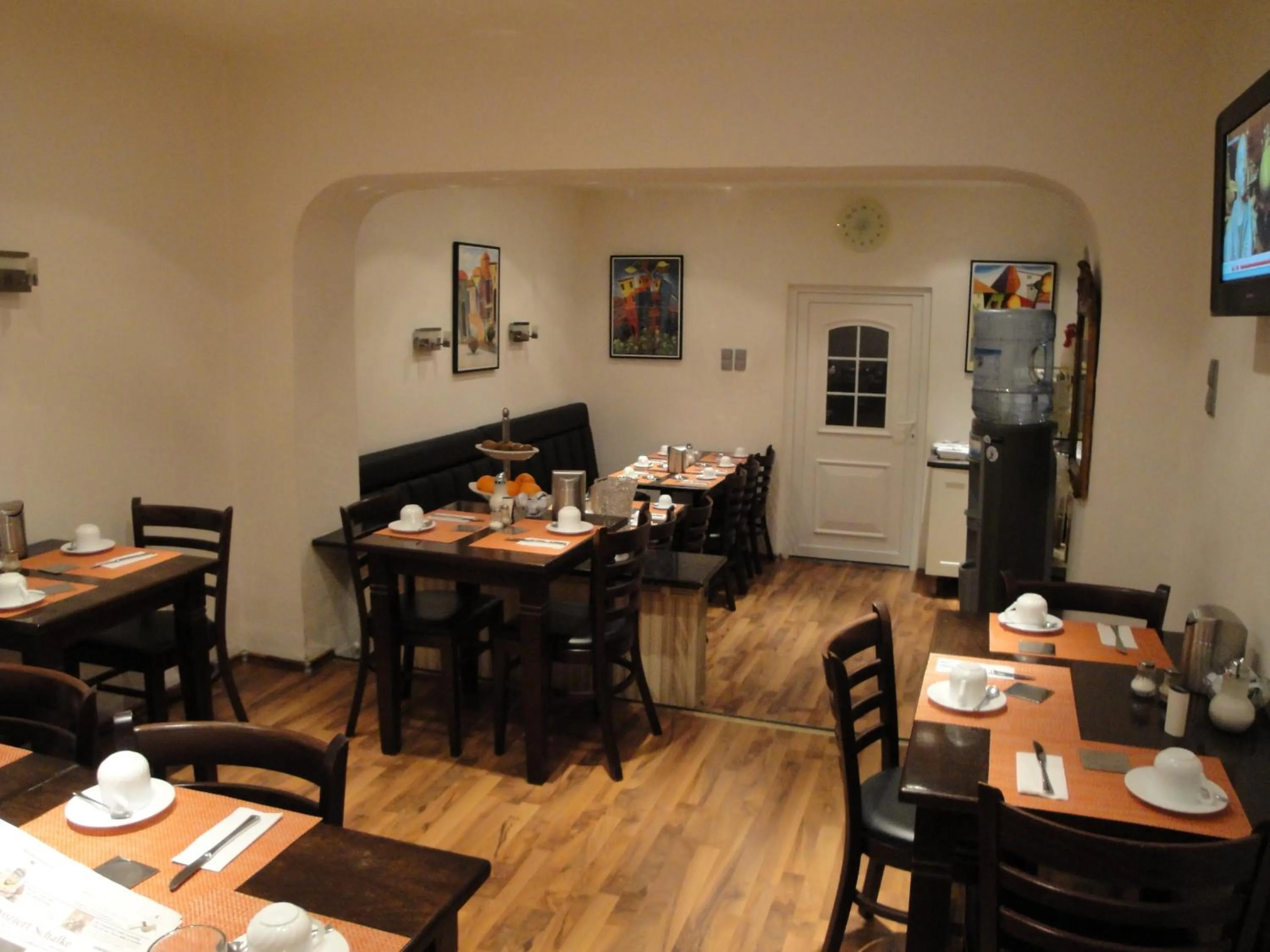 Restaurant/places to eat in Hotel Am Wehrhahn