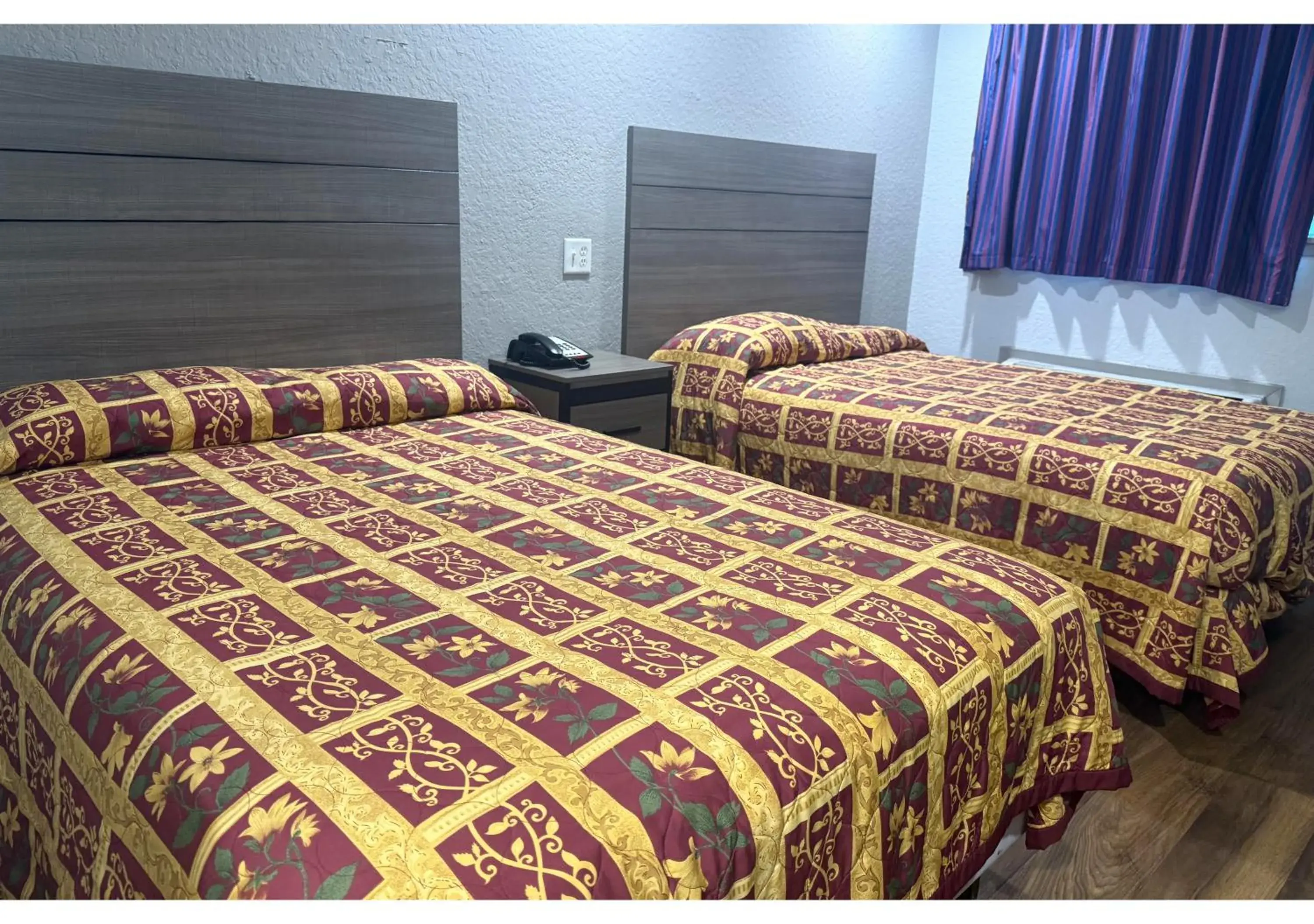 1 Full Bed and 1 Twin Bed Smoking in Economy Lodge by Hotel O Texas City 1 Full Bed and 1 Twin Bed Smoking in Economy Lodge by Hotel O Texas City