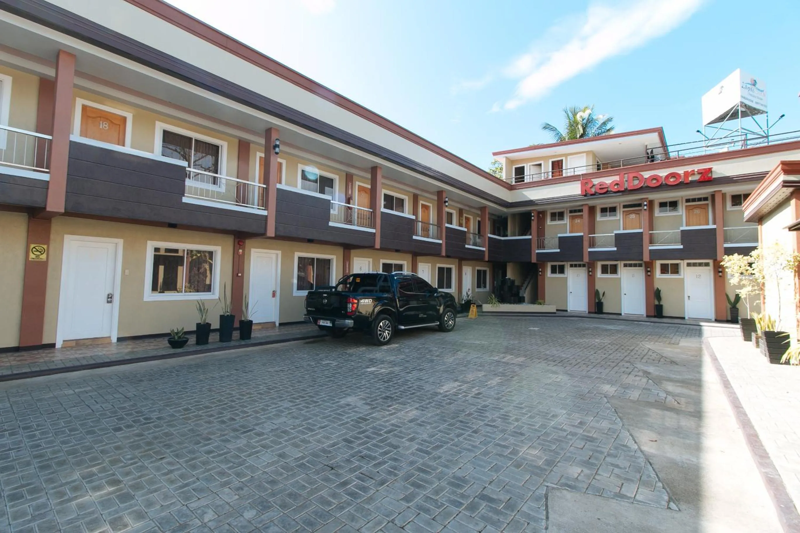 Property building in RedDoorz Plus near Lapasan Plaza Cagayan de Oro