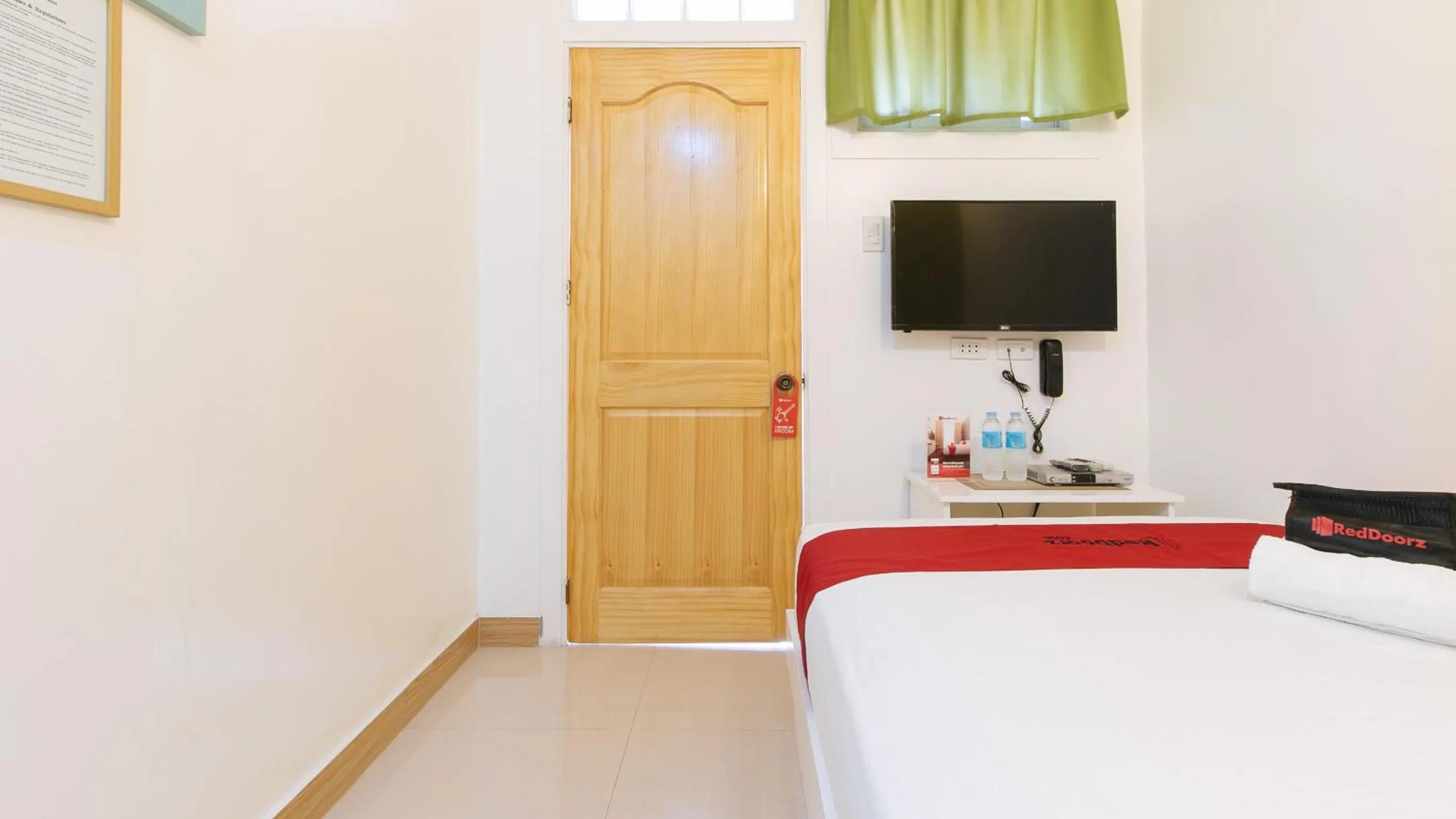 TV and multimedia, Bed in RedDoorz Plus near Lapasan Plaza Cagayan de Oro