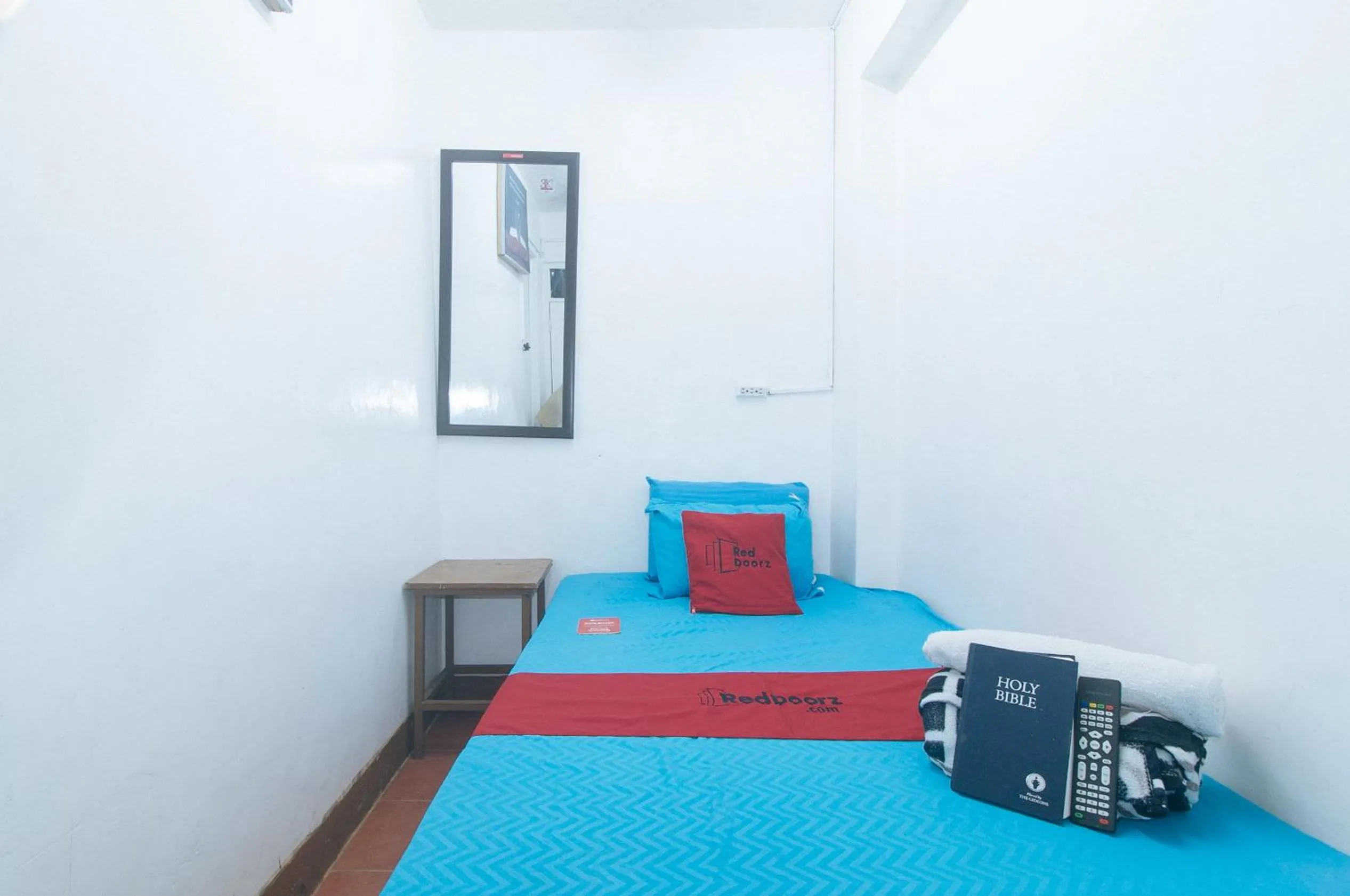 Bed in RedDoorz near OWWA Pasay