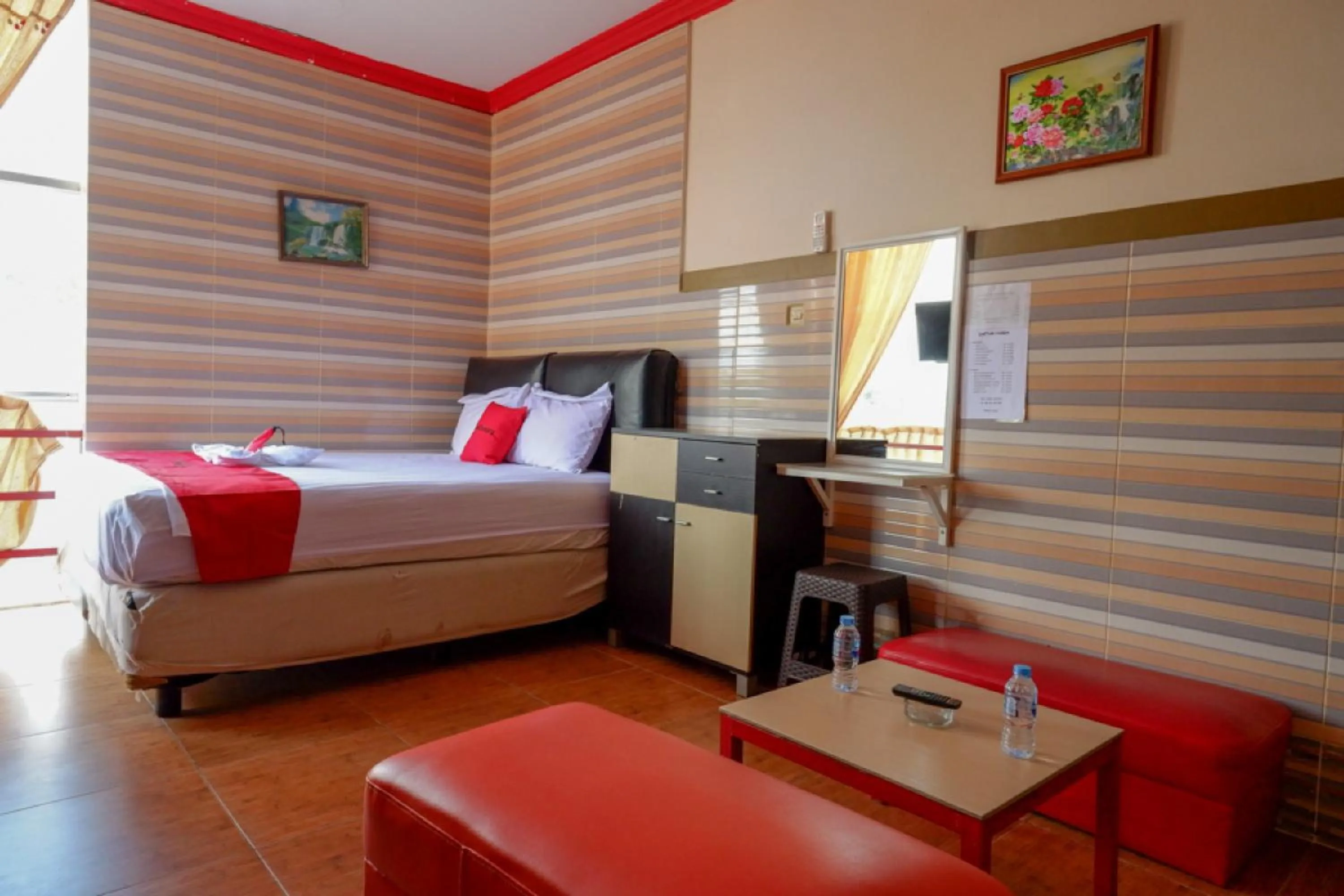 Bedroom, Bed in RedDoorz near Kendari Beach 2