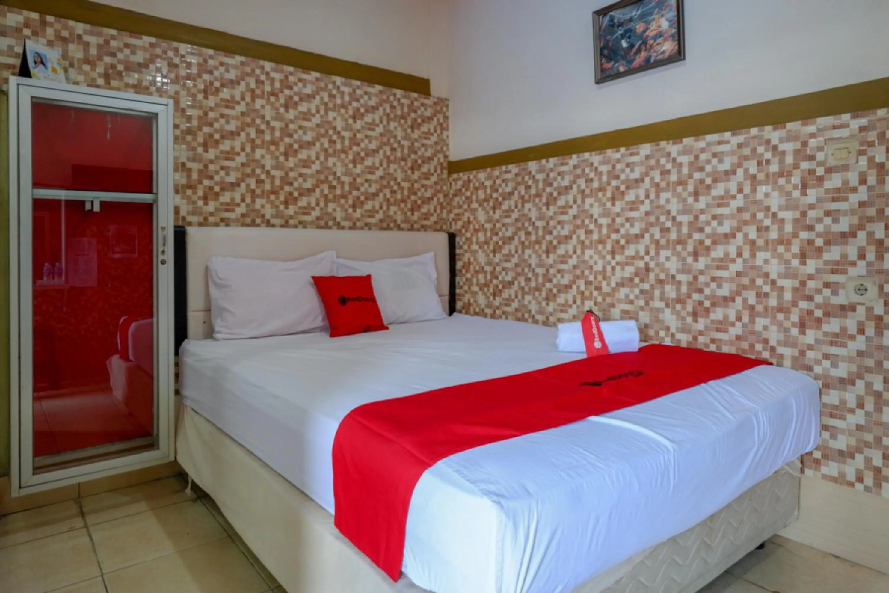 Bedroom, Bed in RedDoorz near Kendari Beach 2