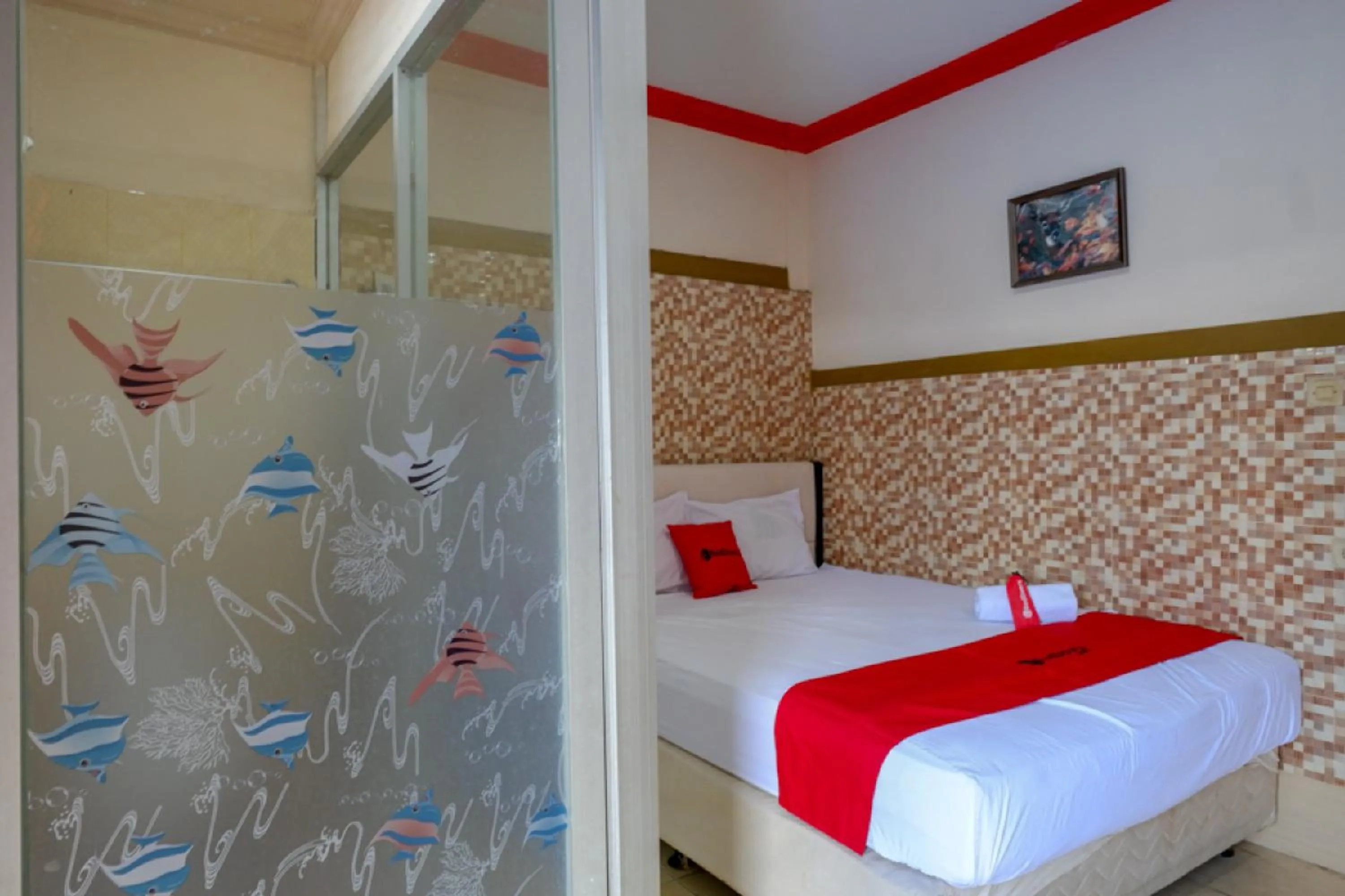 Bed in RedDoorz near Kendari Beach 2