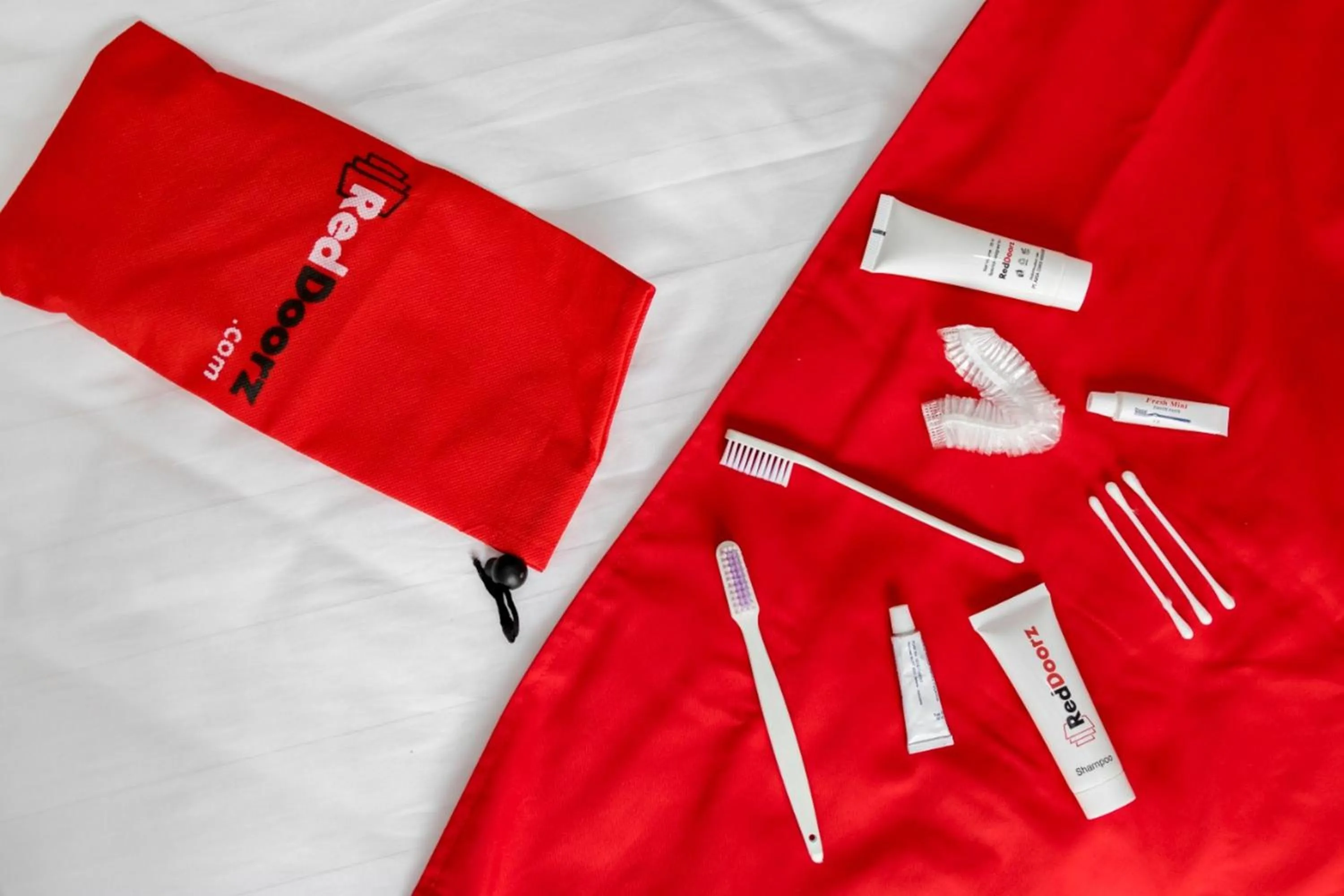 Bed in RedDoorz near Plaza Senayan