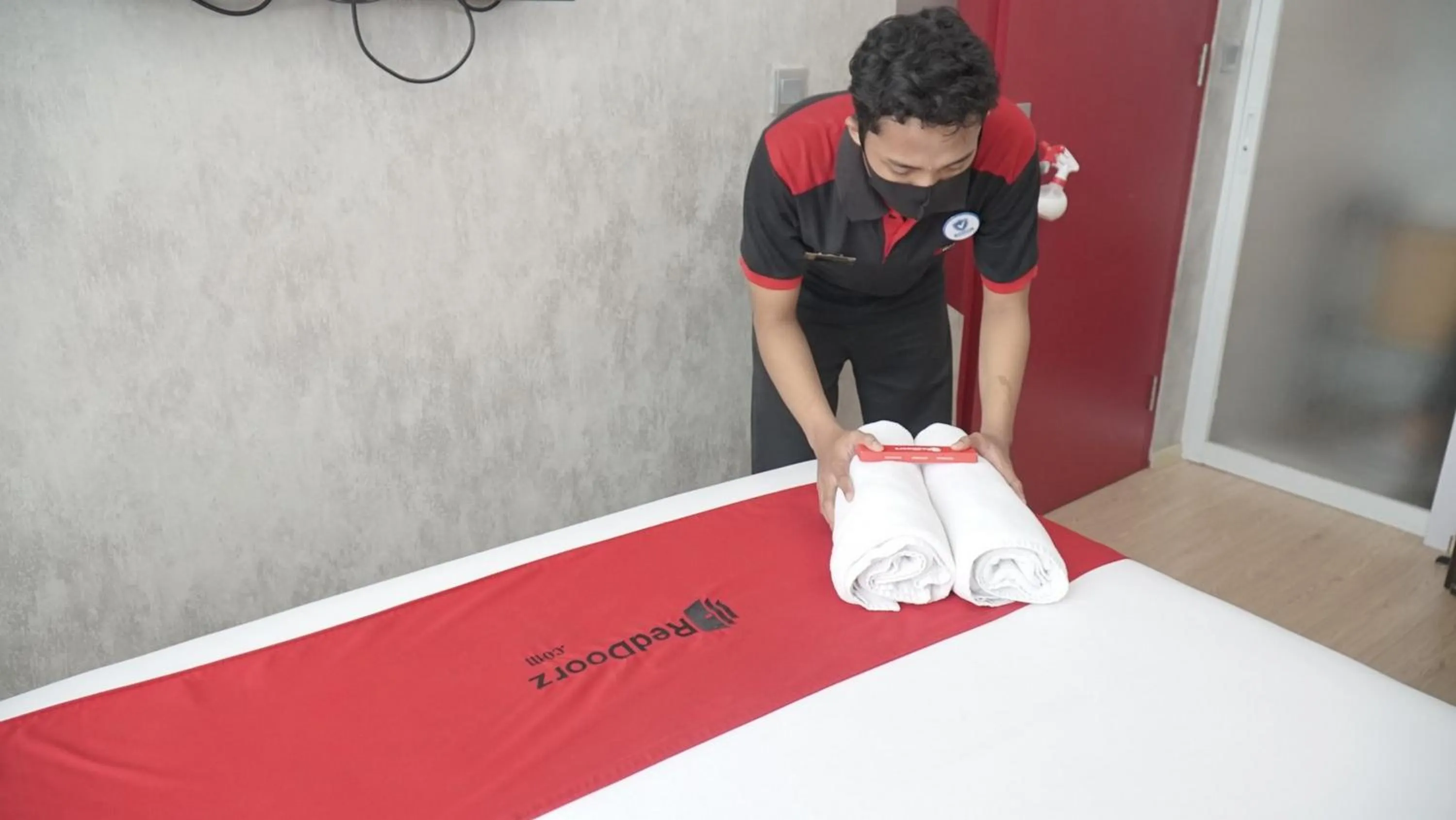 RedDoorz Plus near Trans Studio Cibubur 2