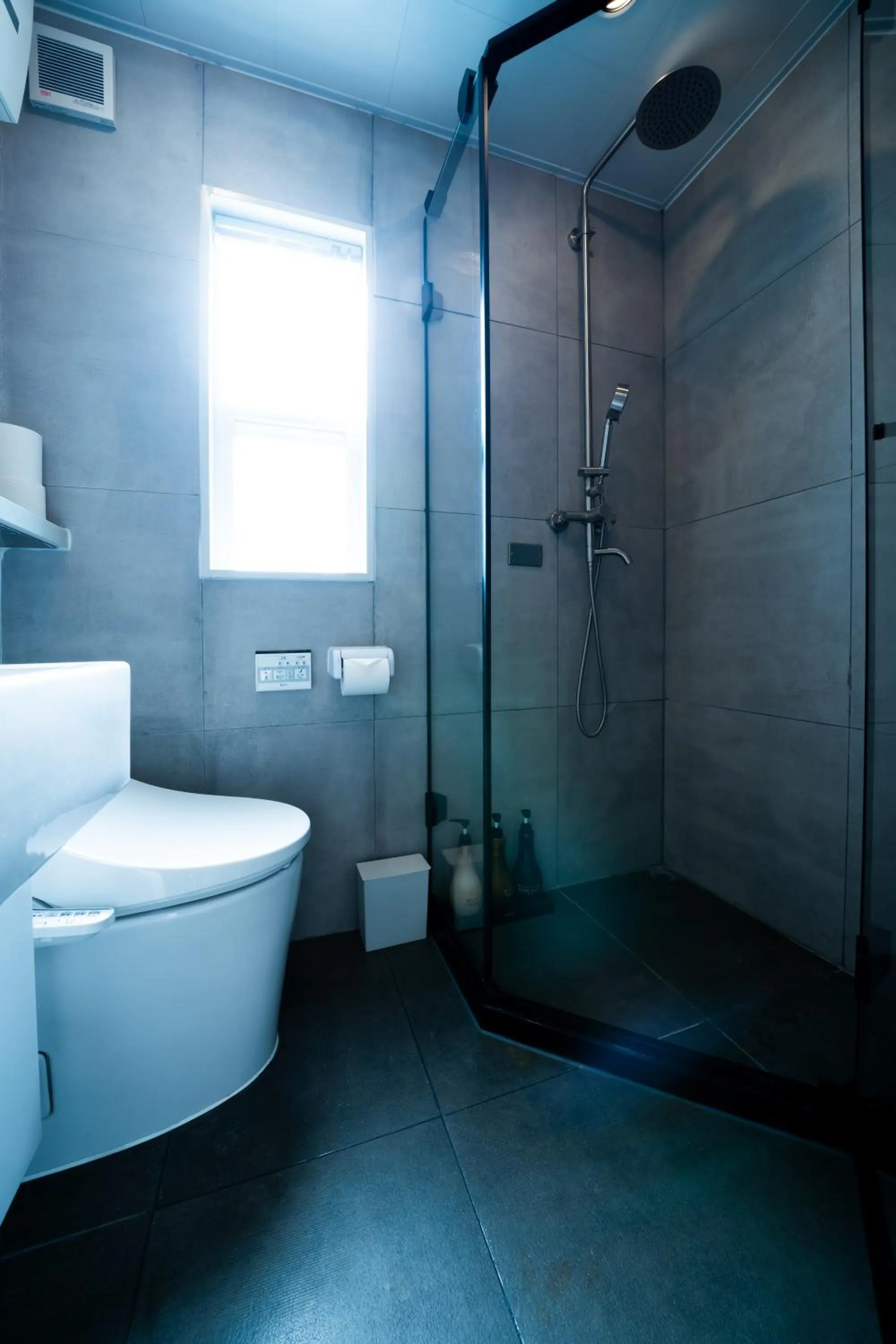 Shower in BIO-RESORT HOTEL & SPA O Park OGOSE