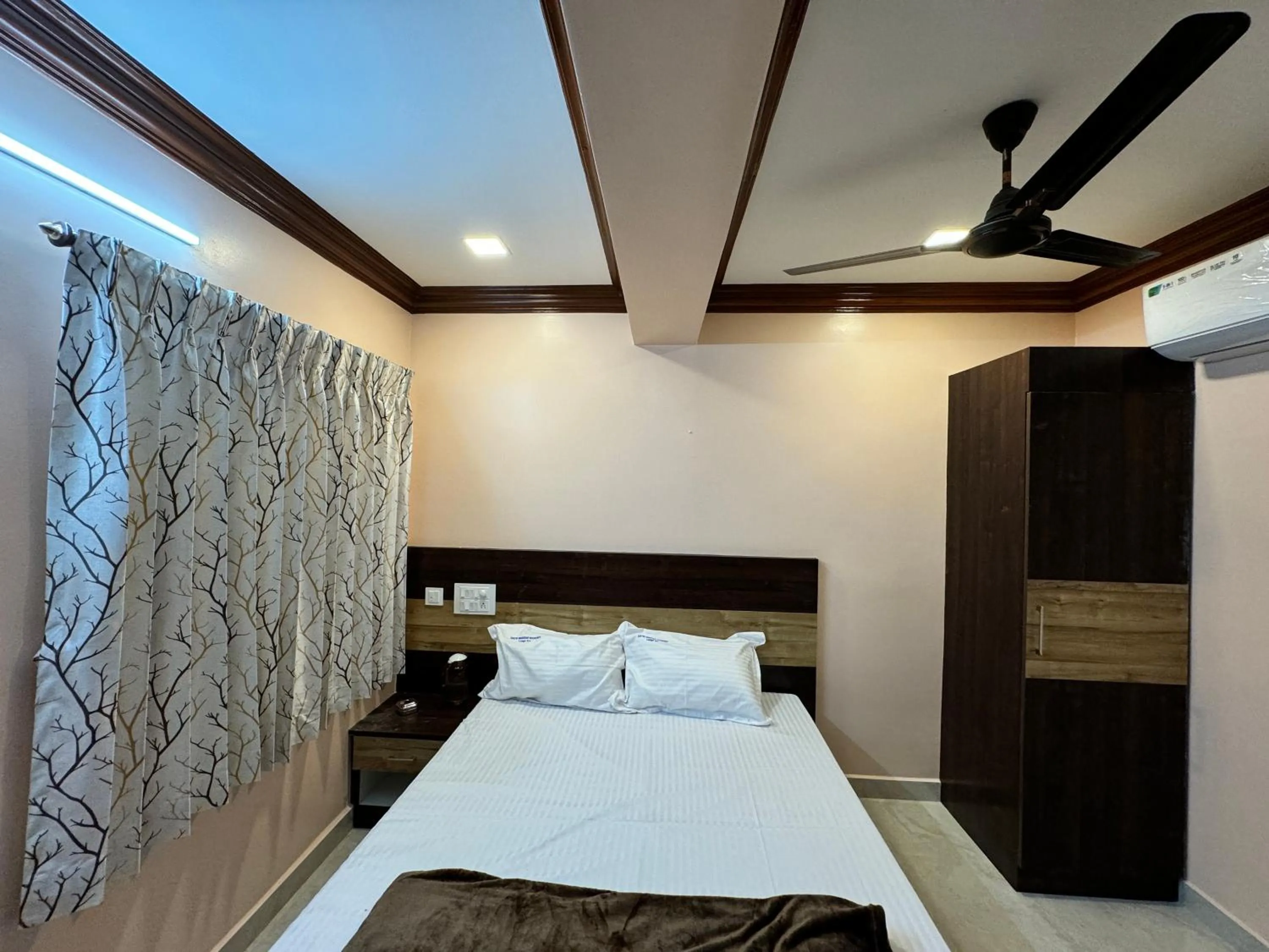 Bed in Sakthimurugan residency
