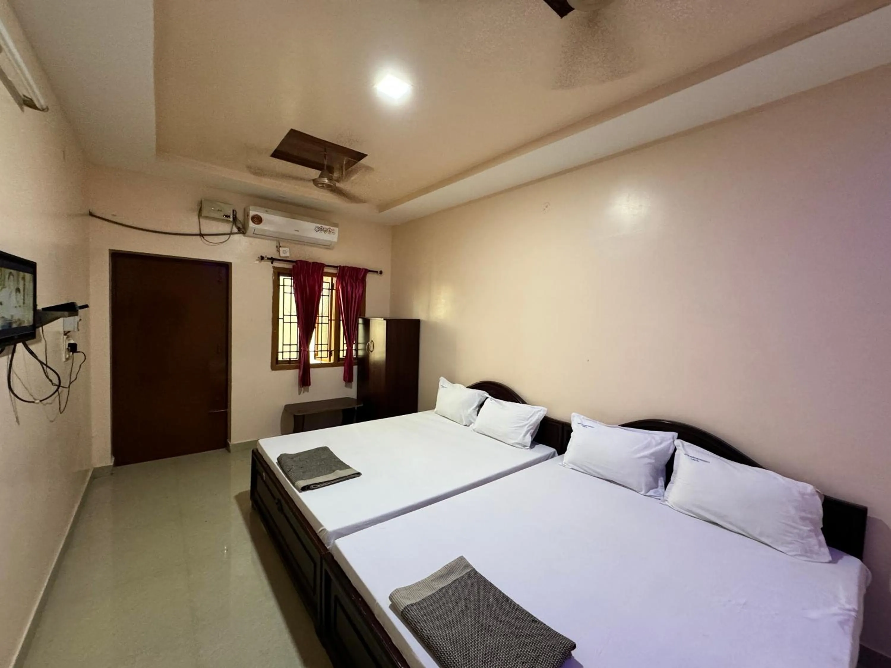 Bedroom, Bed in Sakthimurugan residency