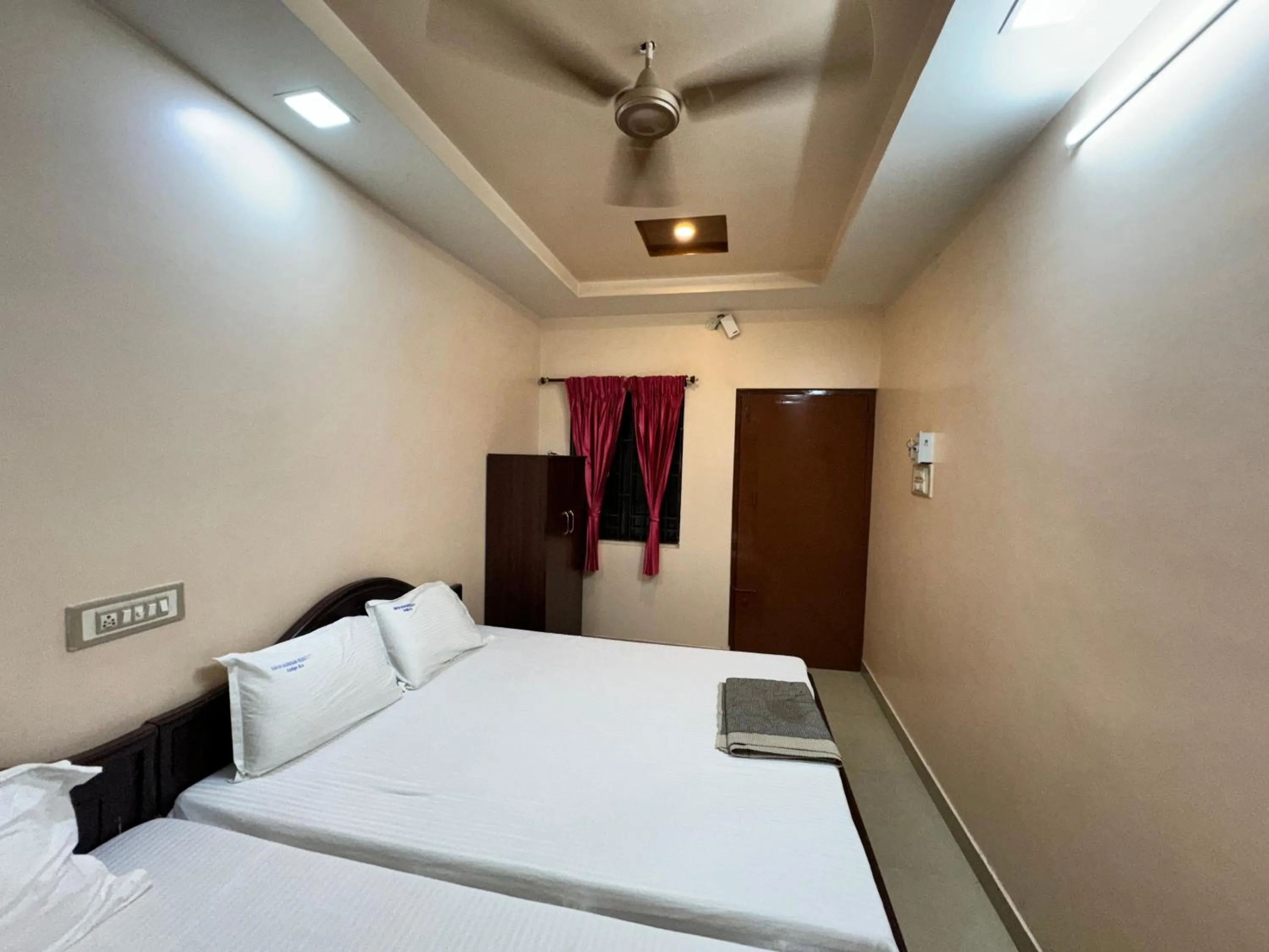 Bed in Sakthimurugan residency