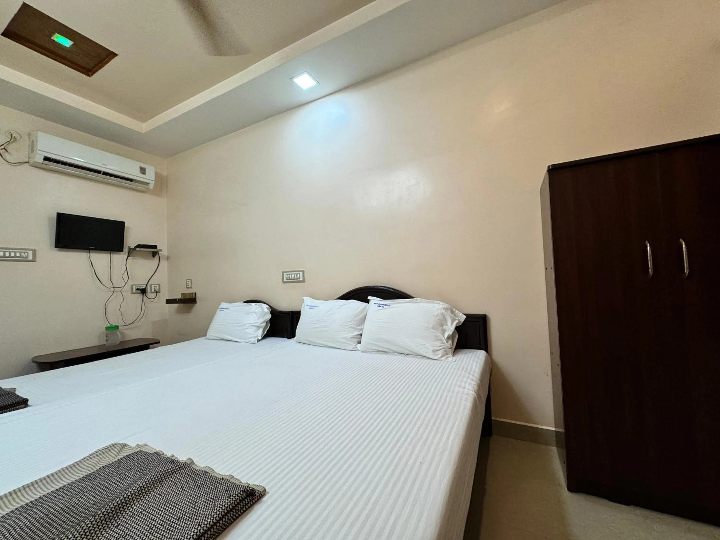 Bed in Sakthimurugan residency