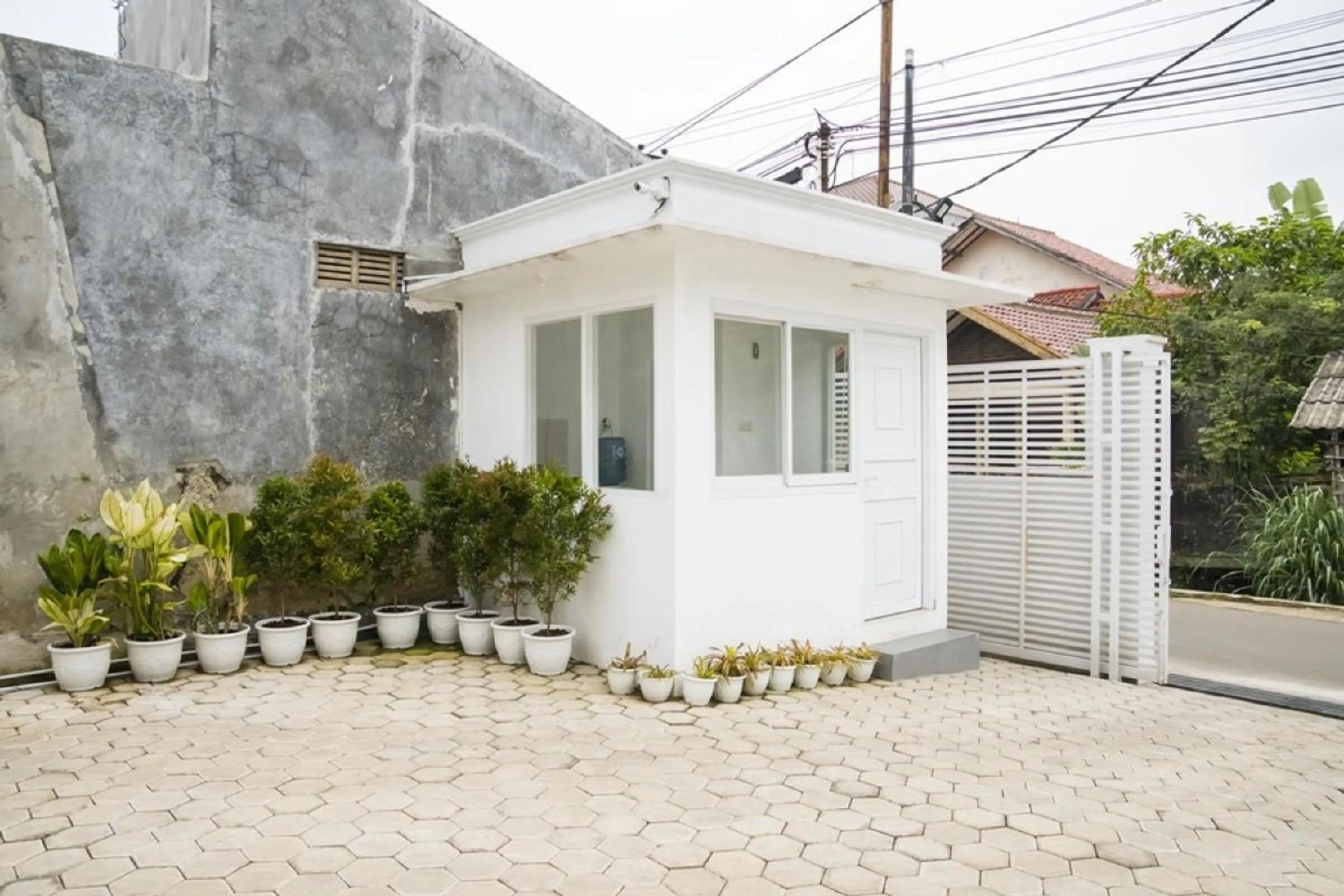 Facade/entrance in RedDoorz Syariah near RSUD Kota Bogor