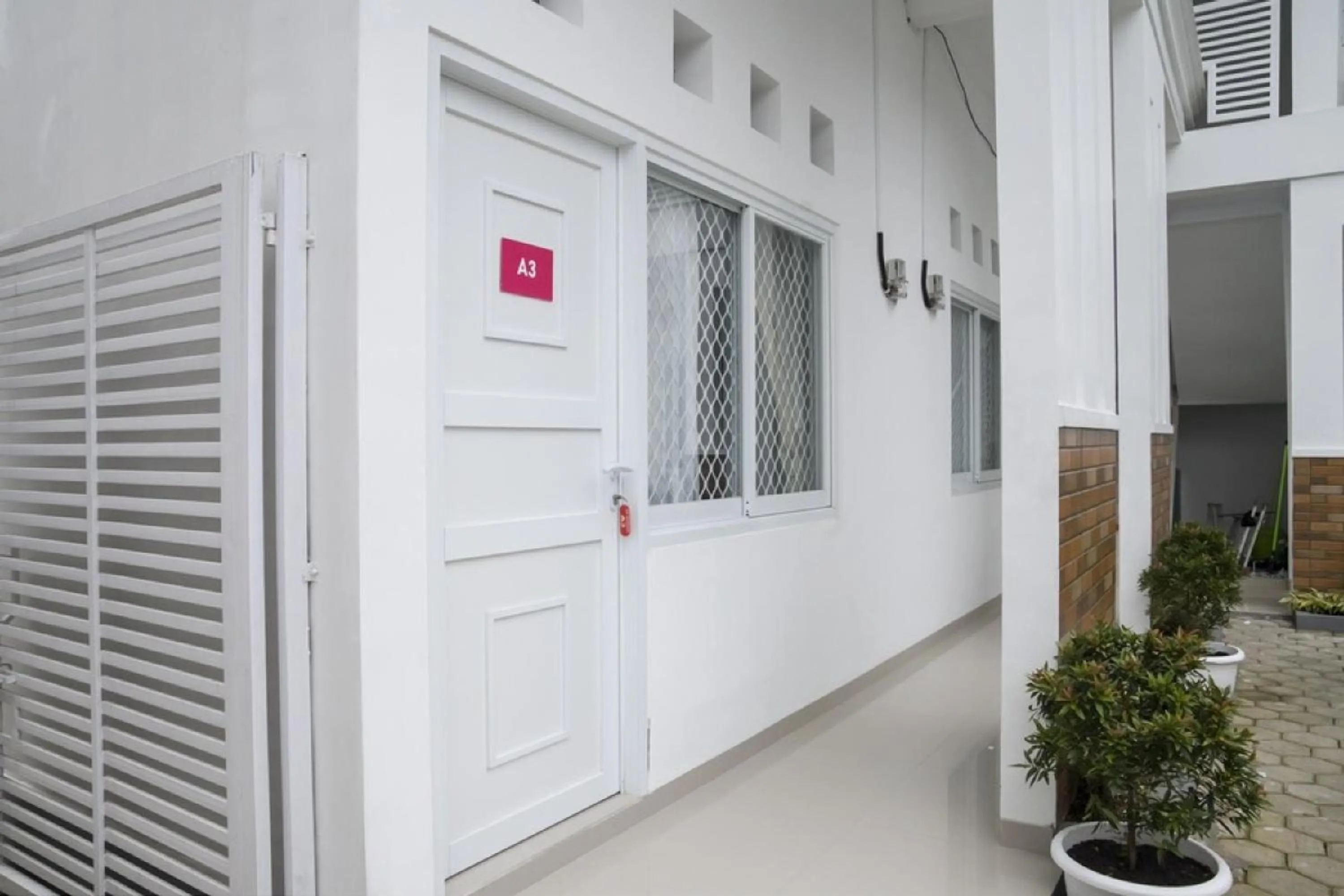 Facade/entrance in RedDoorz Syariah near RSUD Kota Bogor