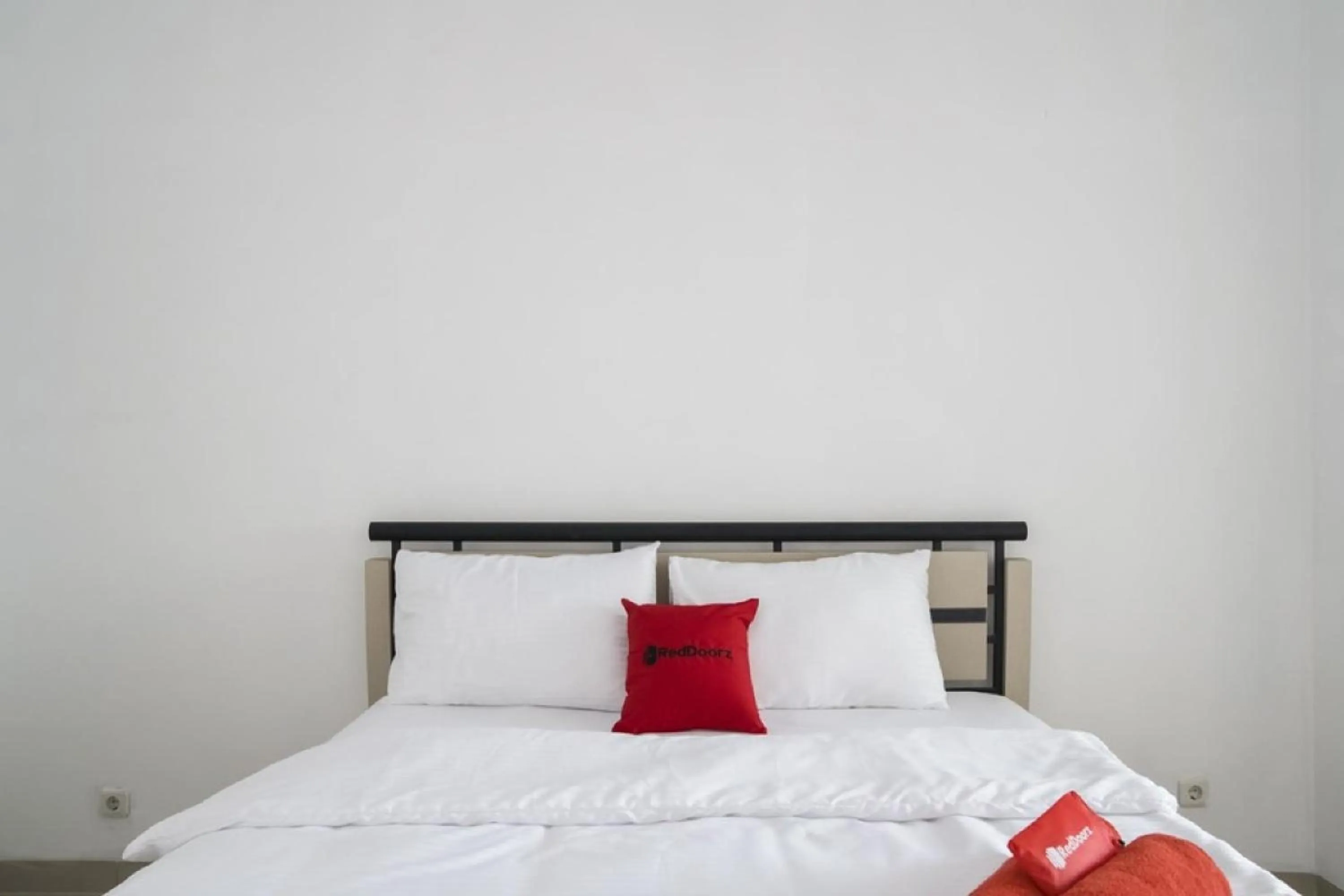 Bedroom in RedDoorz Syariah near RSUD Kota Bogor