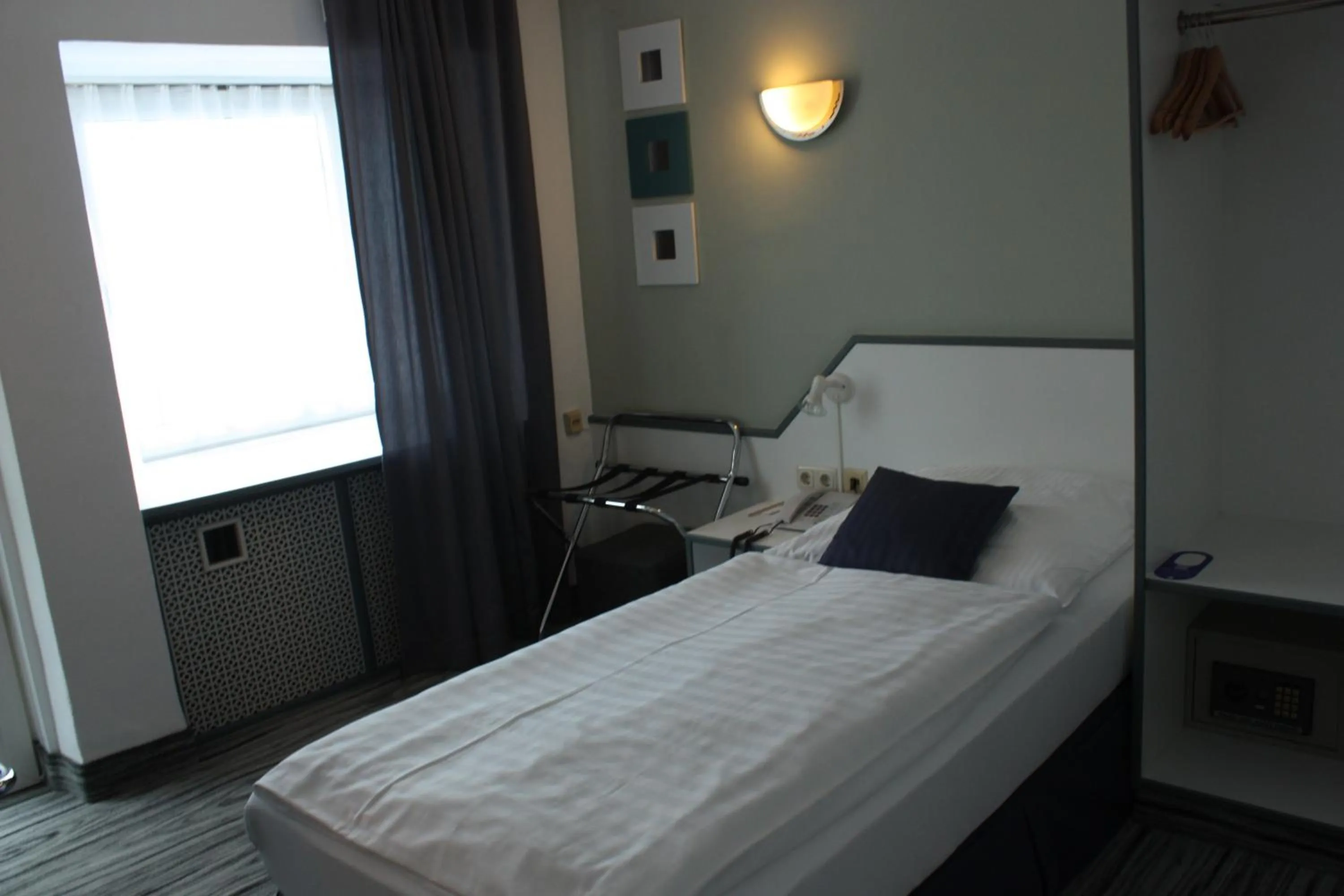 Bed in Hotel City Kräme am Römer - Self Check In