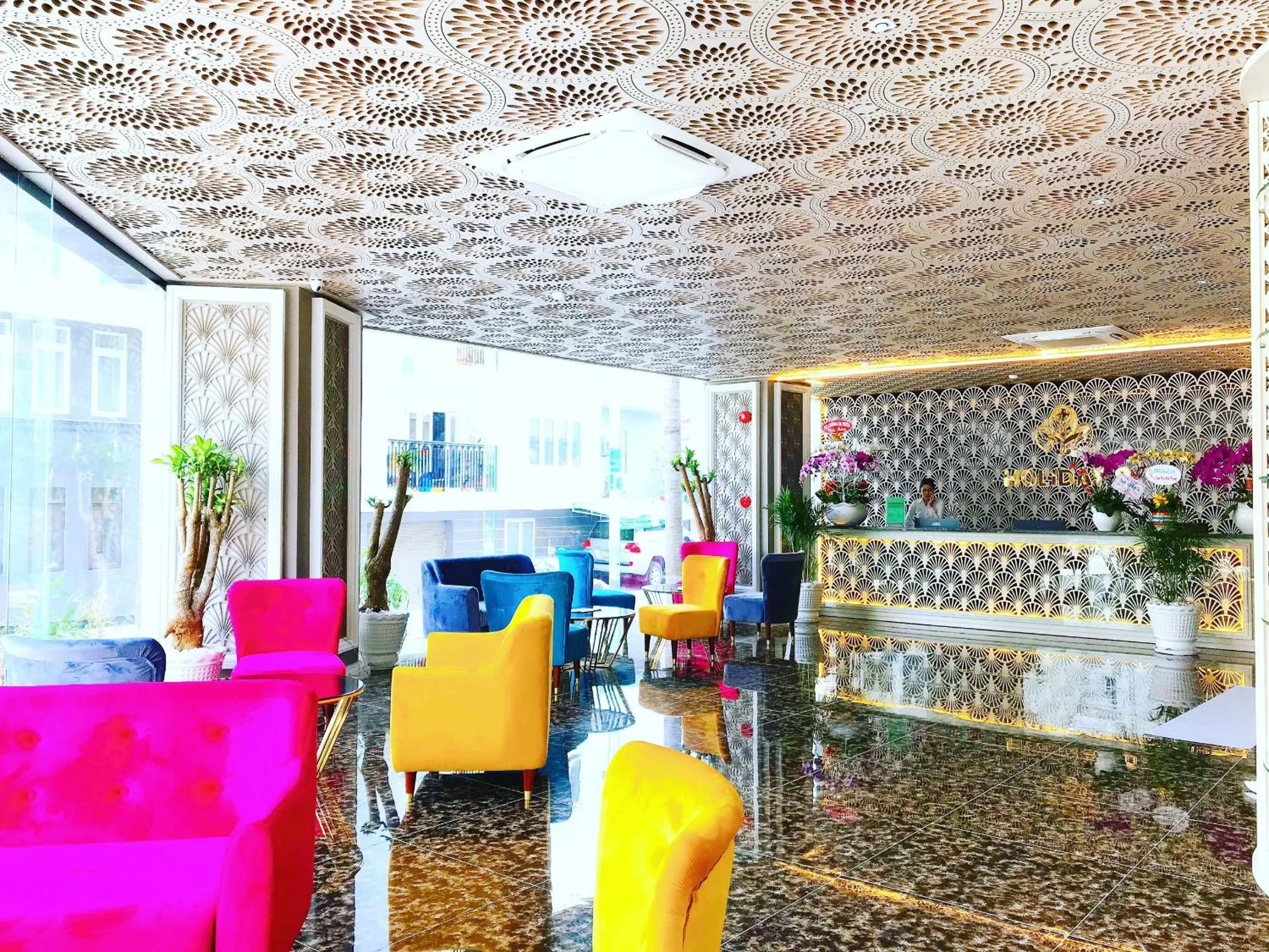 Lobby or reception in HOLIDAY 2 HOTEL