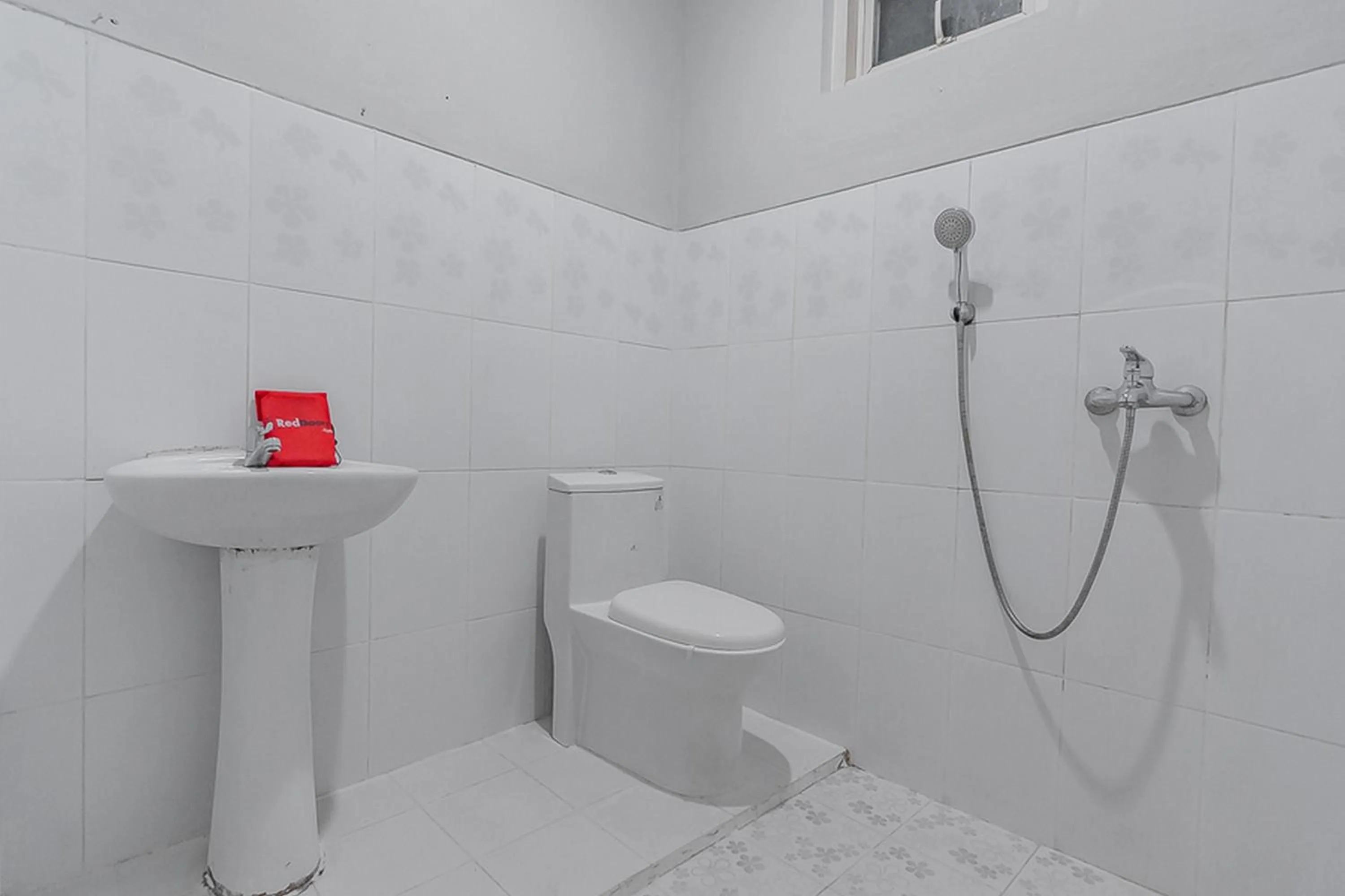 RedDoorz Plus at Bukit Cinta Street Balikpapan