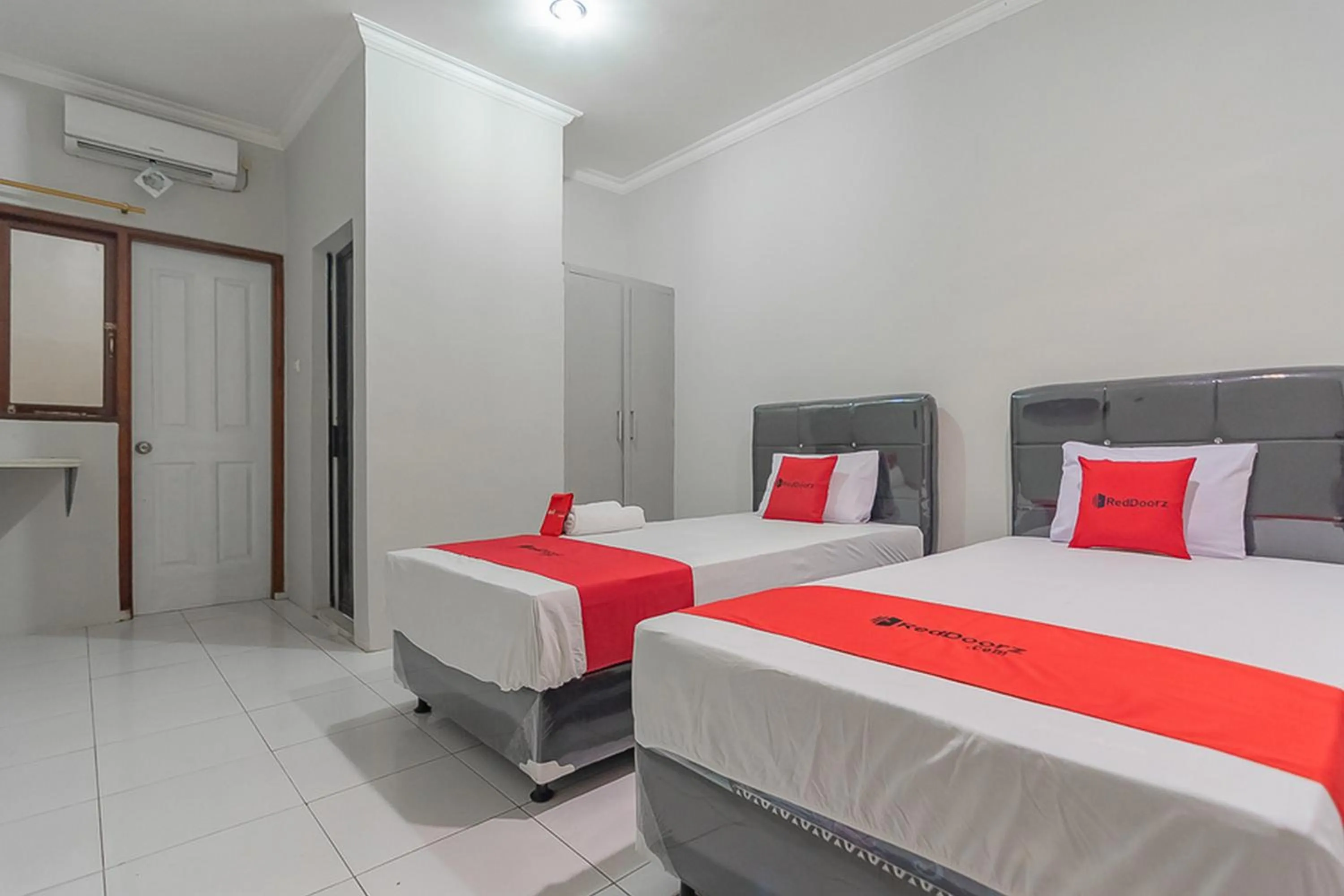 Bed in RedDoorz Plus at Bukit Cinta Street Balikpapan