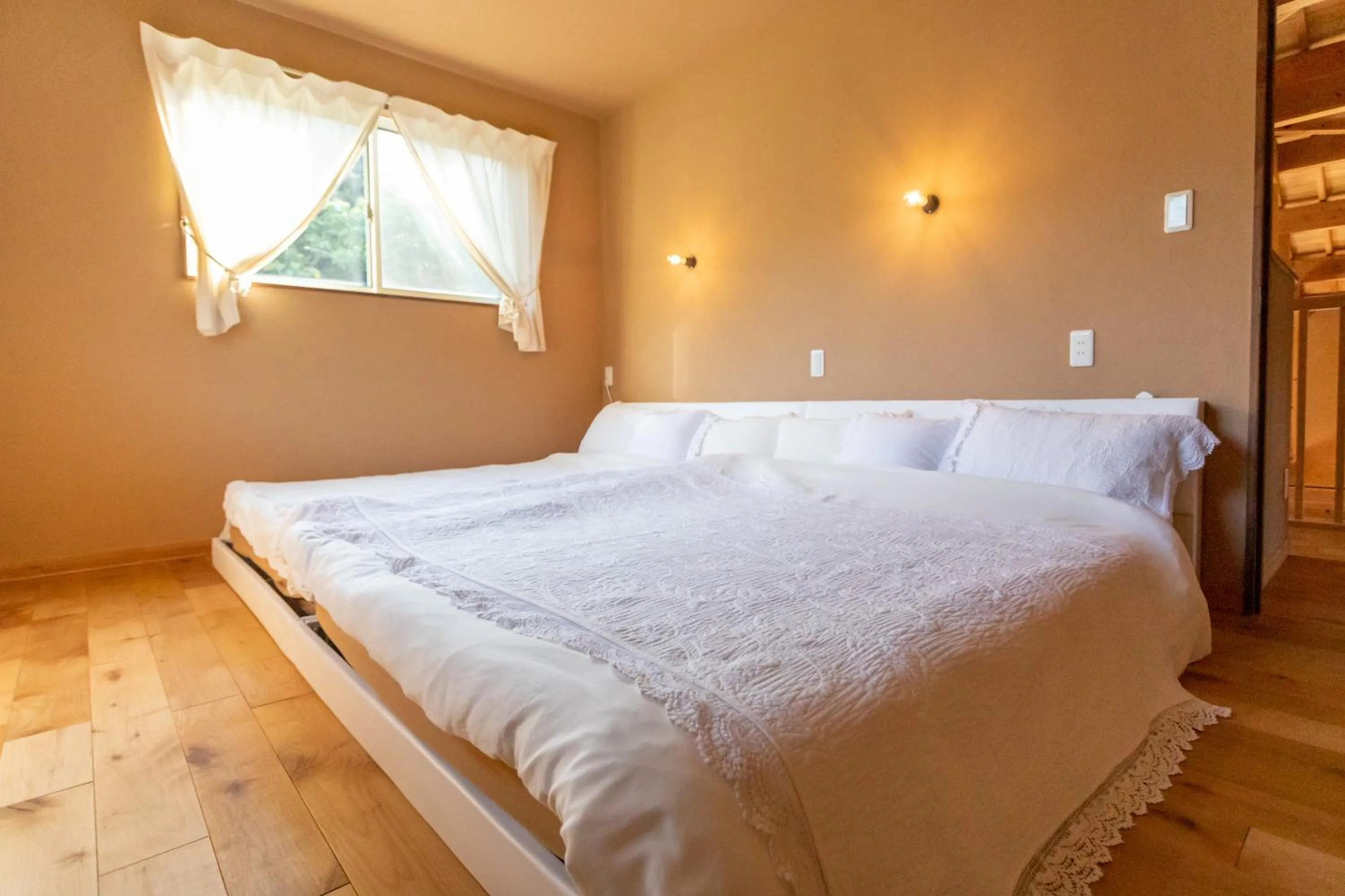 Bed in YOISAMA Sunset Beach House