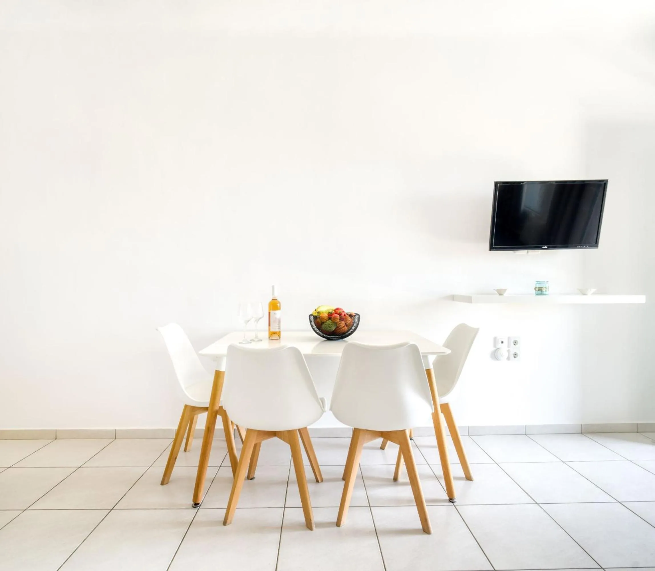 Dining area in Overview Mykonos Apartments