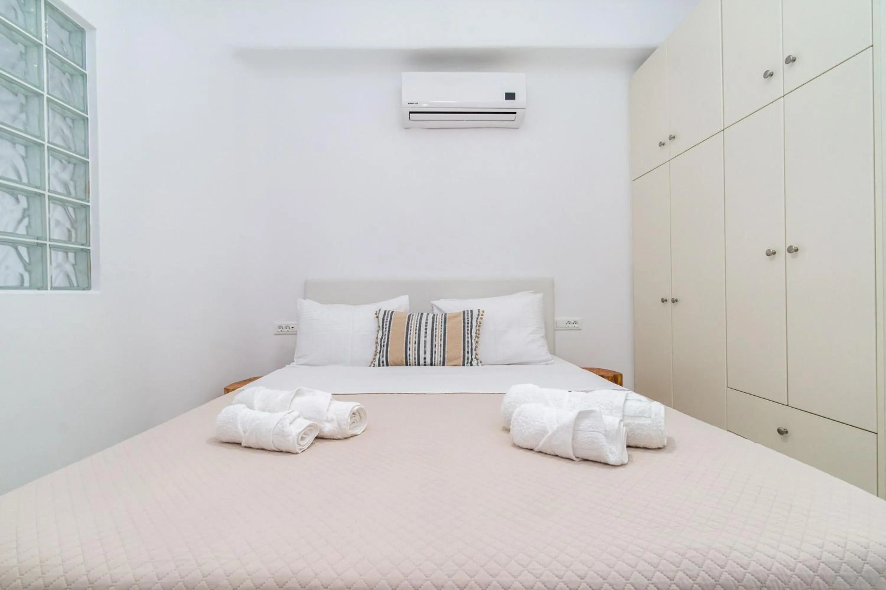 Bedroom, Bed in Overview Mykonos Apartments