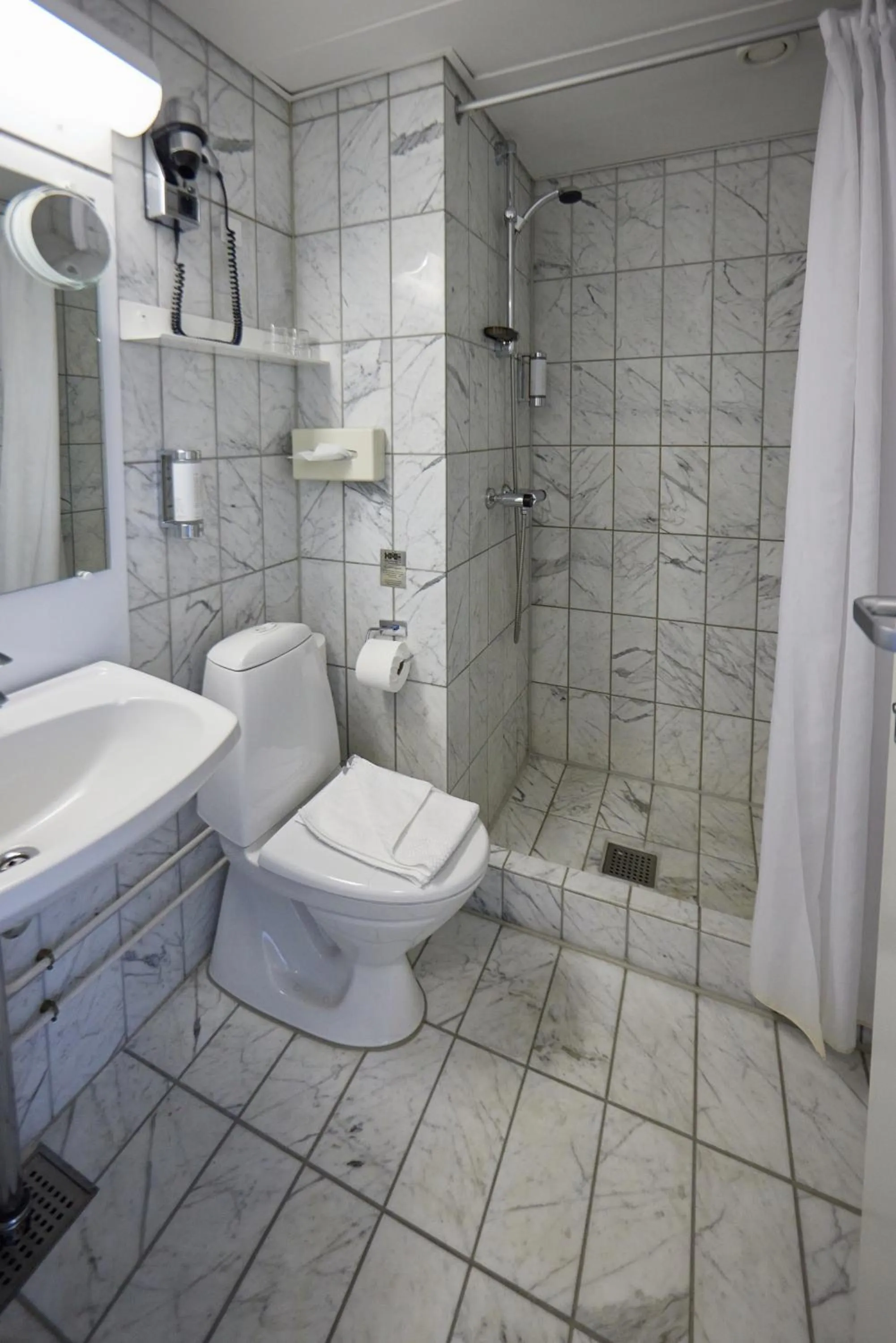 Bathroom in Hotel Hans Egede