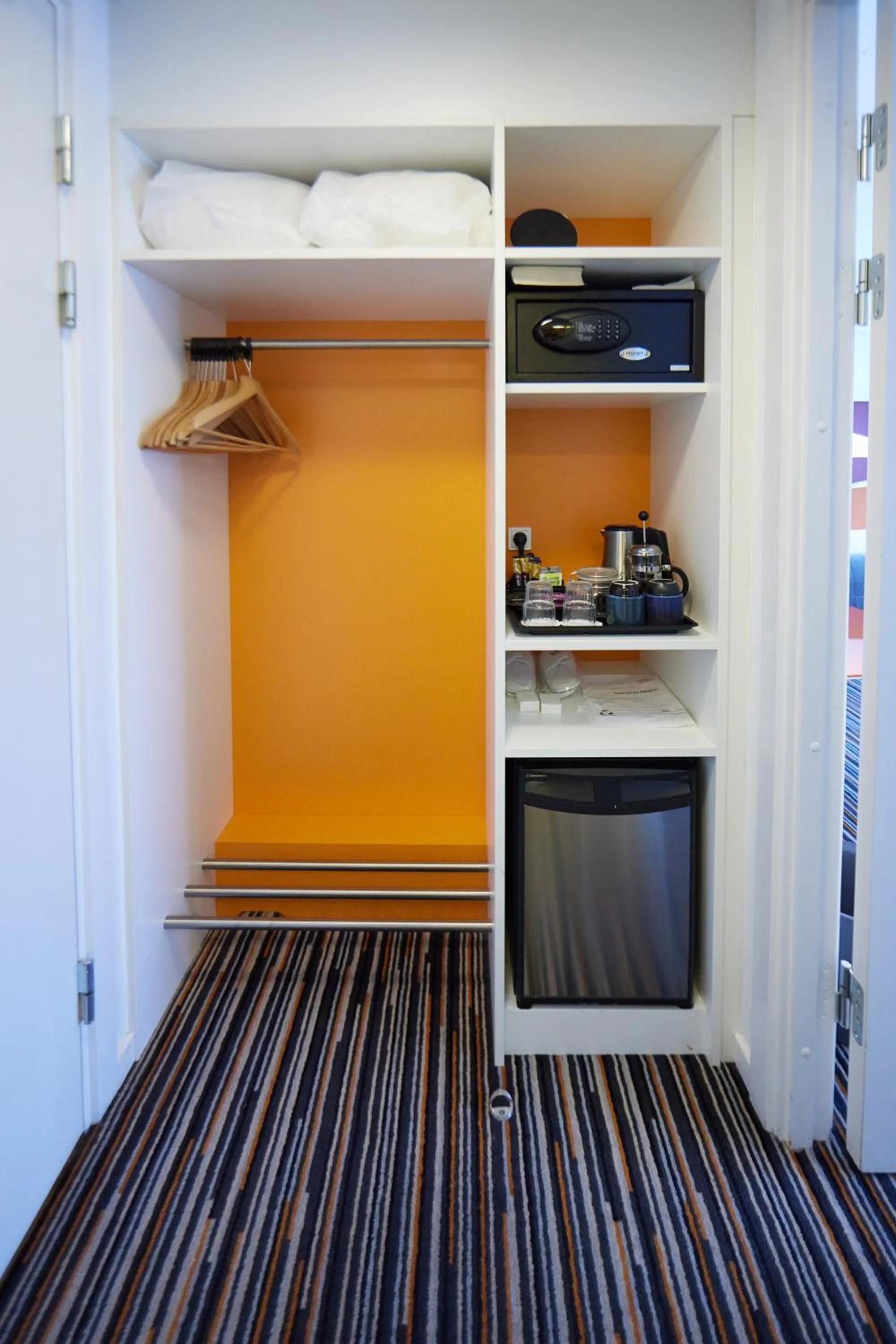 wardrobe in Hotel Hans Egede