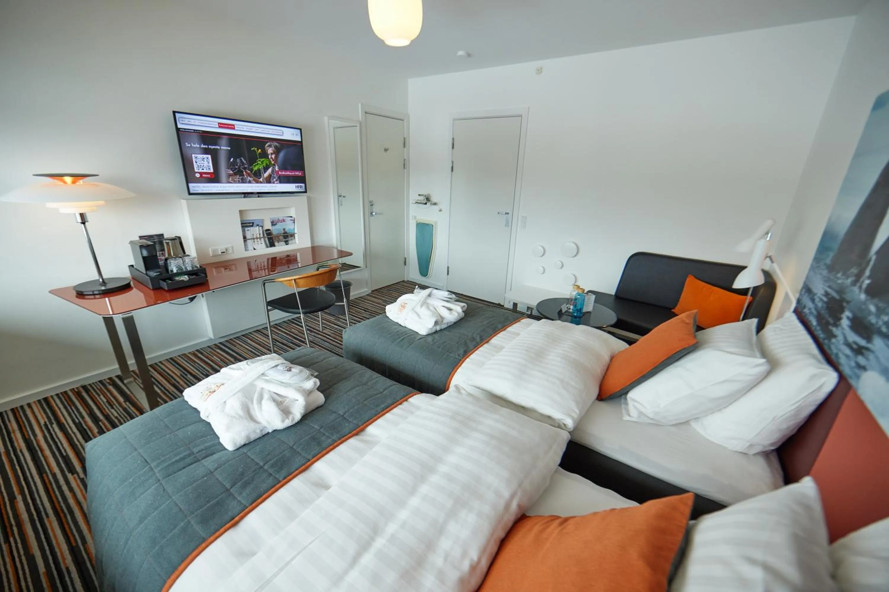 Bedroom, Bed in Hotel Hans Egede