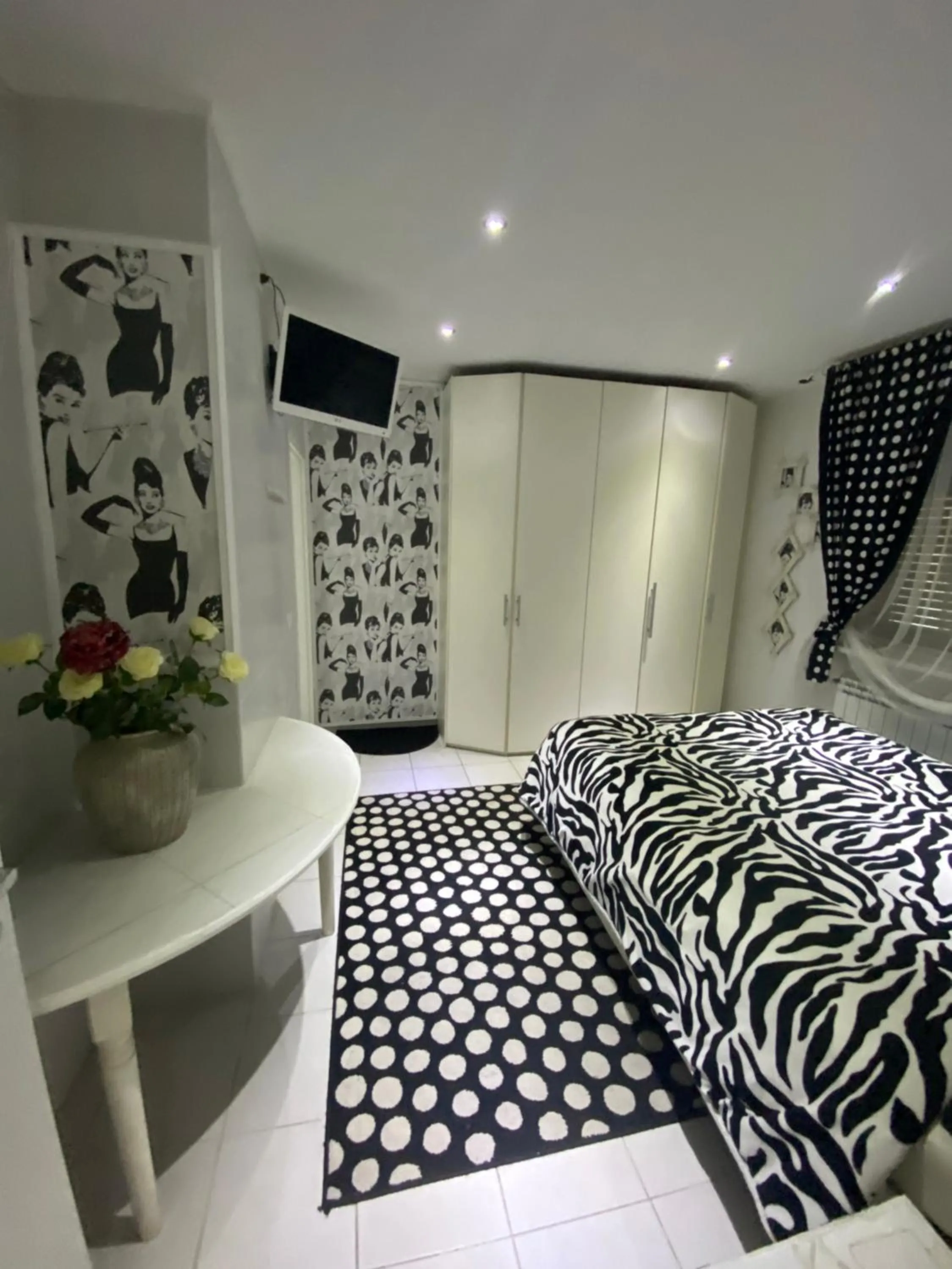 Photo of the whole room, Bed in B & Baichin