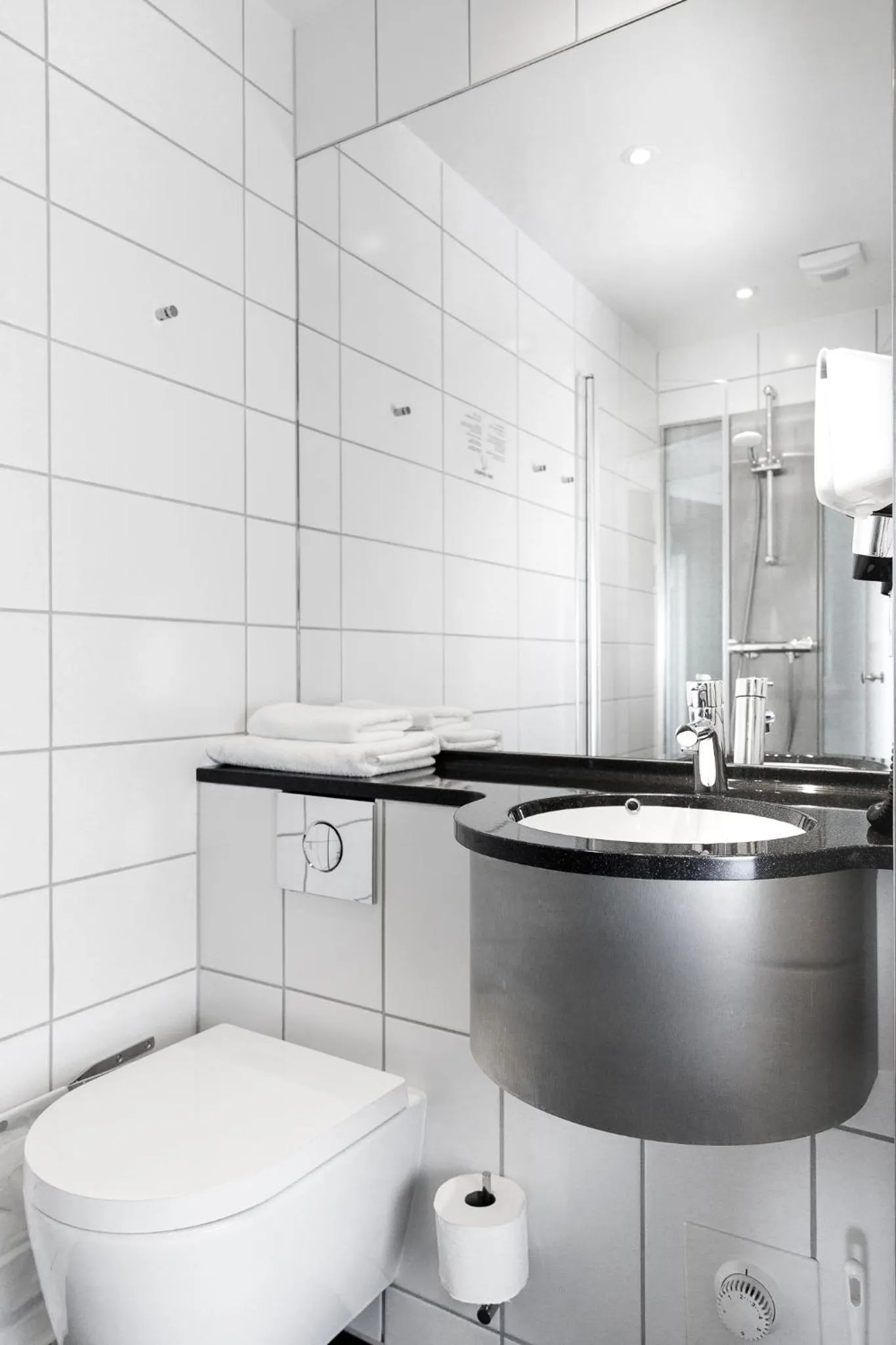 Bathroom in HHE Express