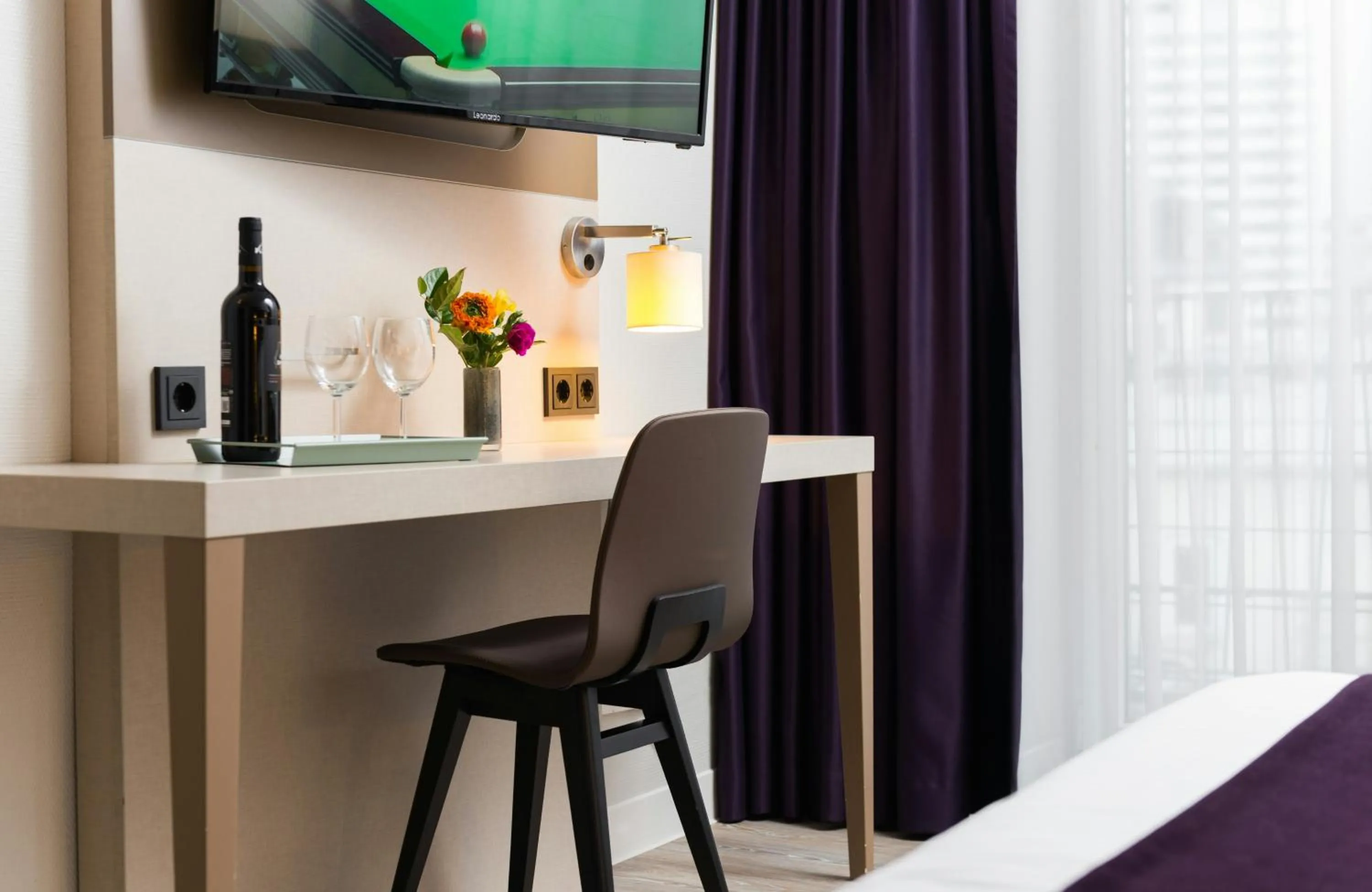 Photo of the whole room in Leonardo Hotel Frankfurt City Center